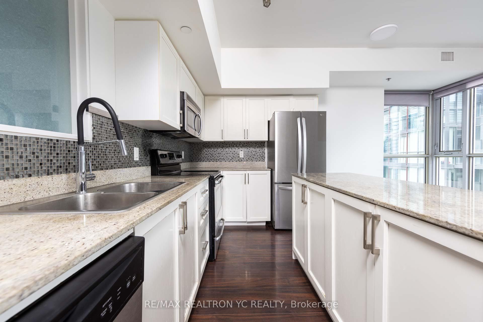 375 King Street Unit 1403 photo 3