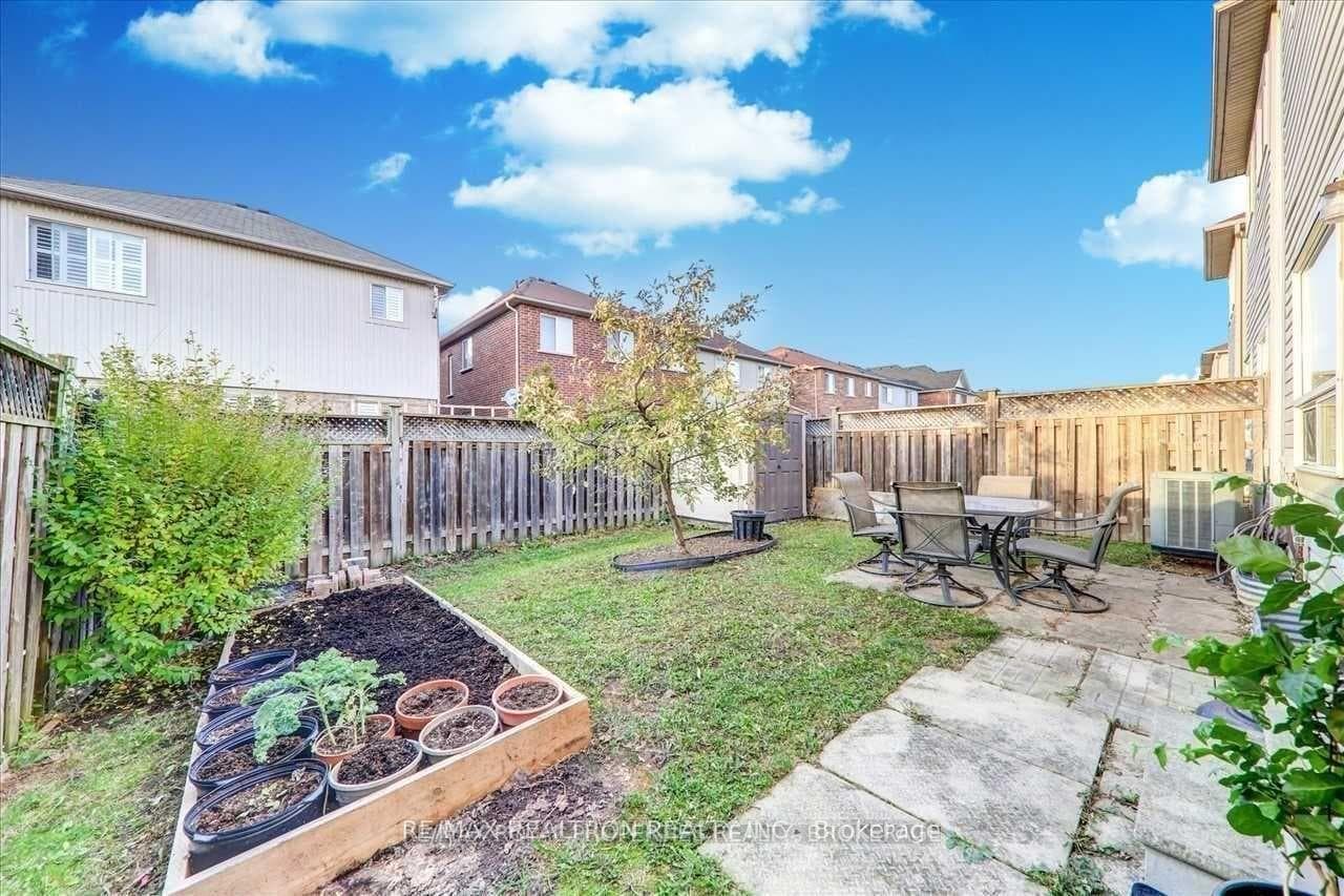 108 Gristone Crescent photo 2