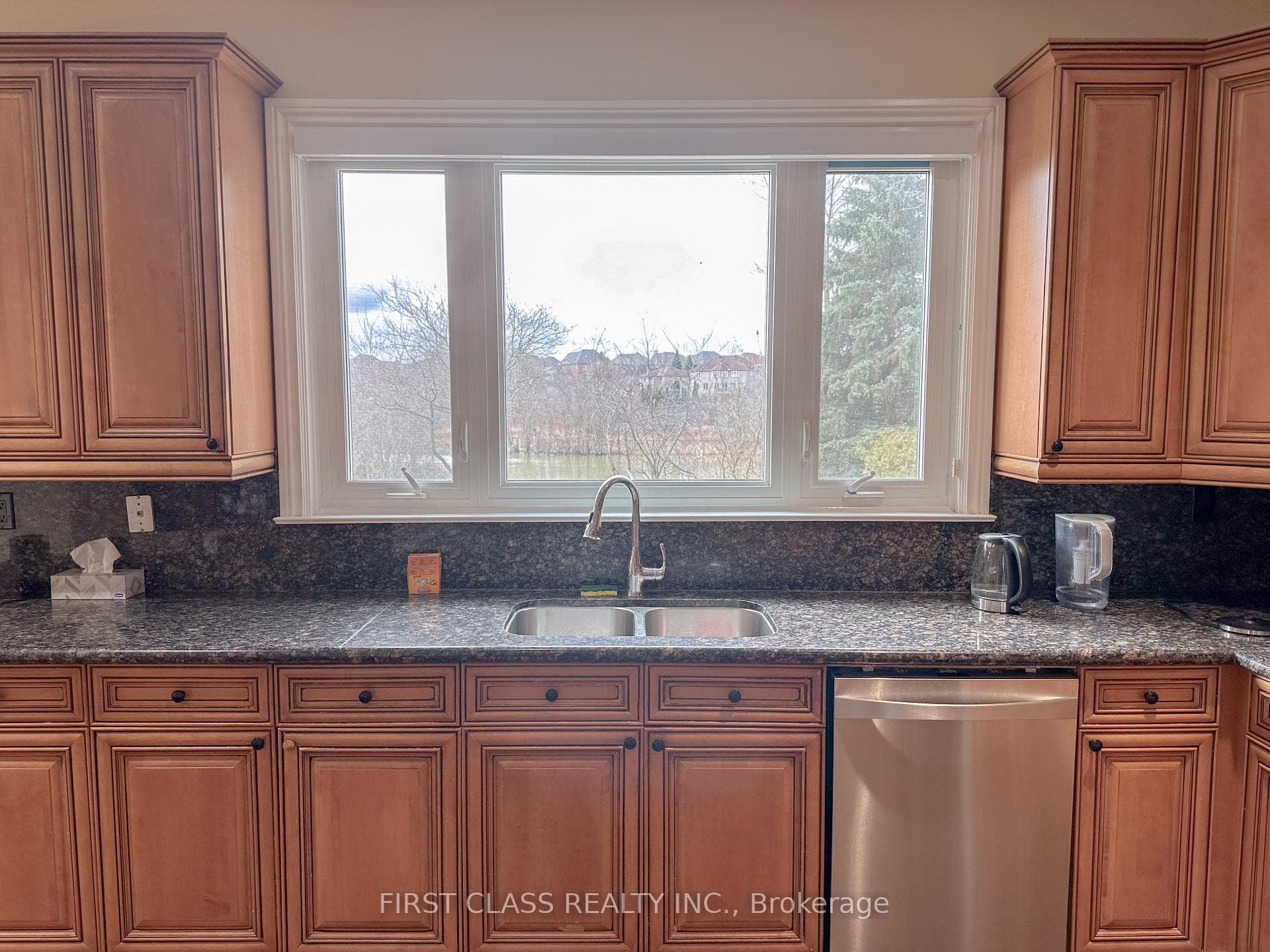 878 Norsan Crescent photo 14
