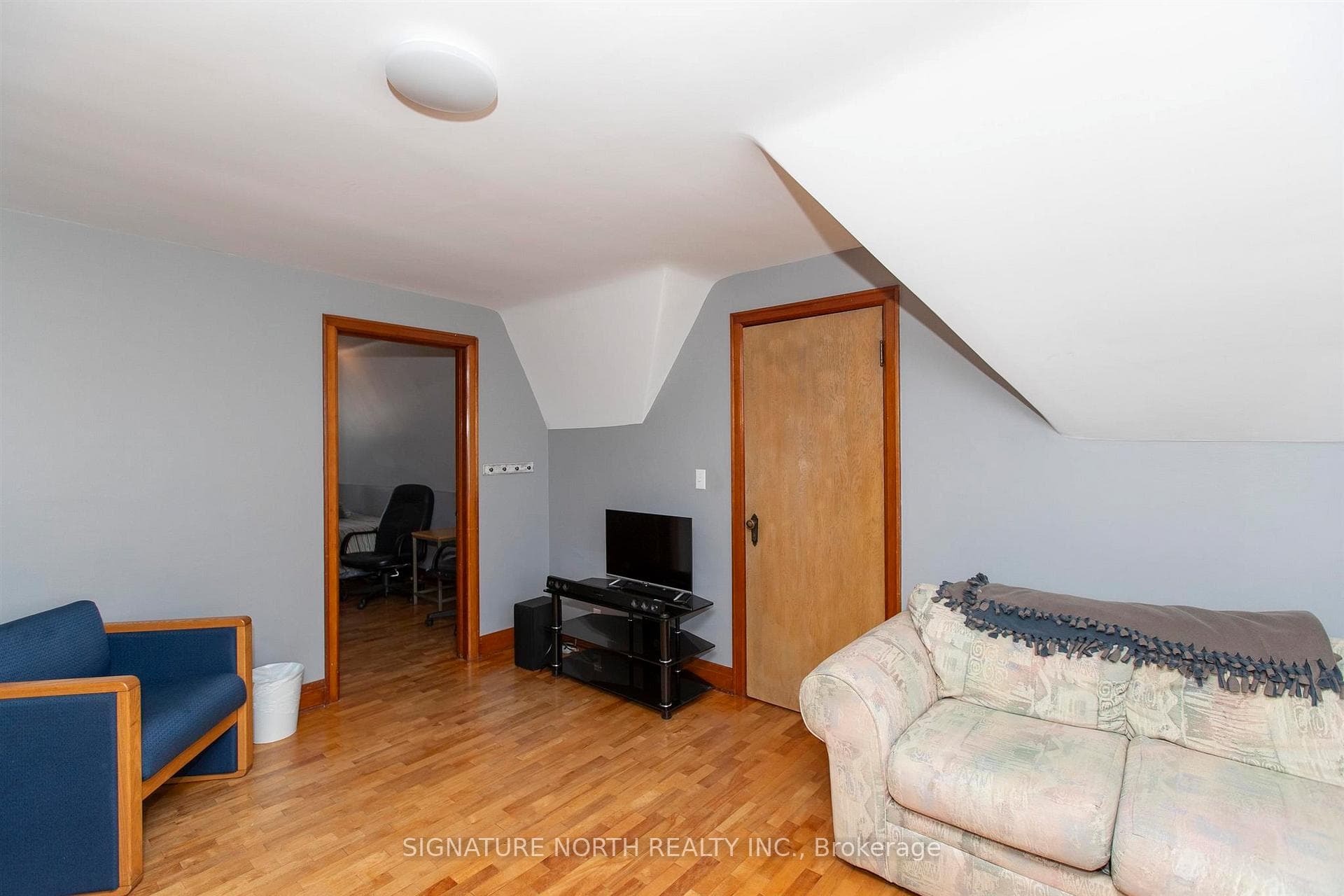 409 Algoma Street photo 27