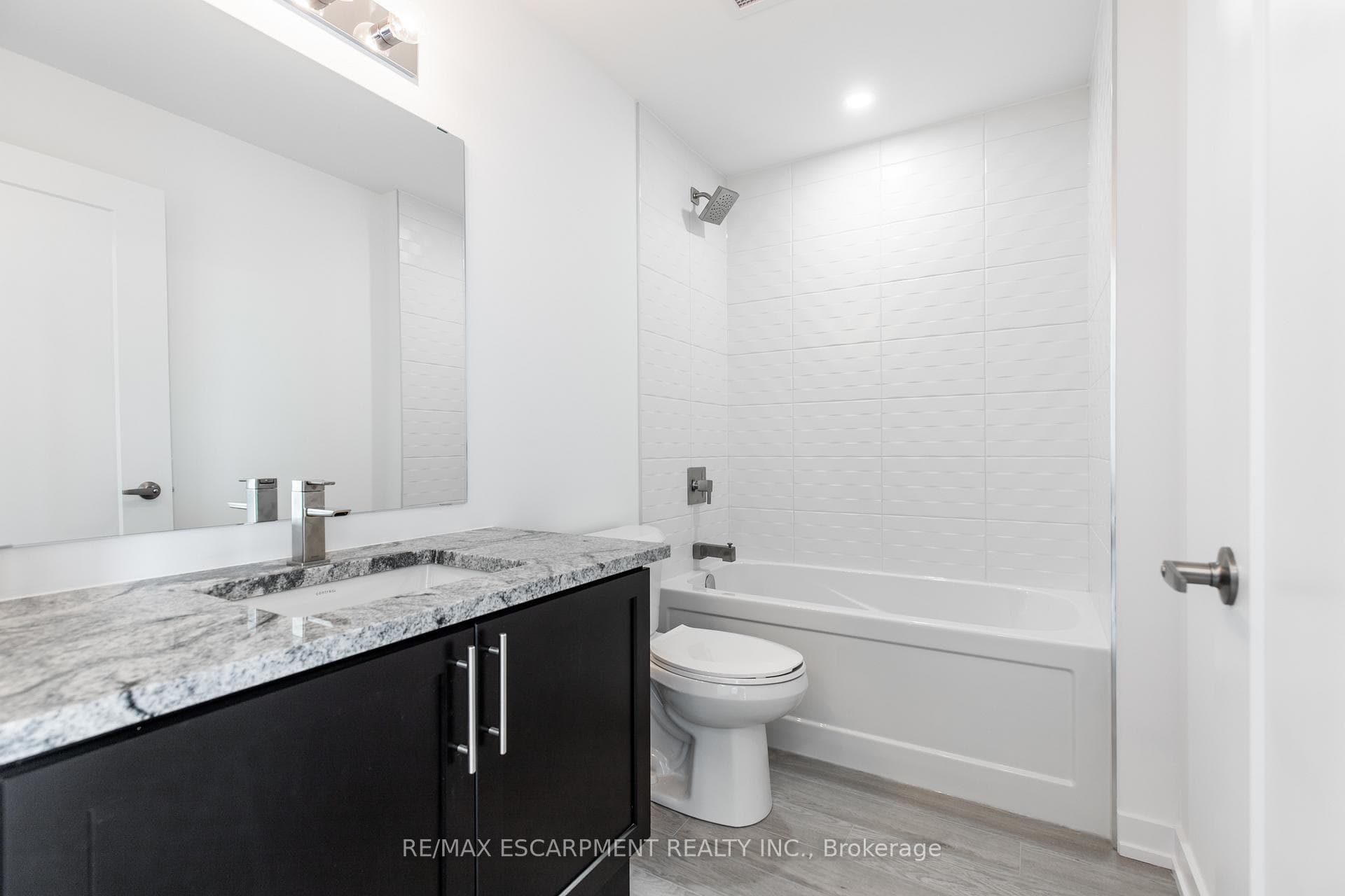 470 Dundas Street Unit 1110 photo 17