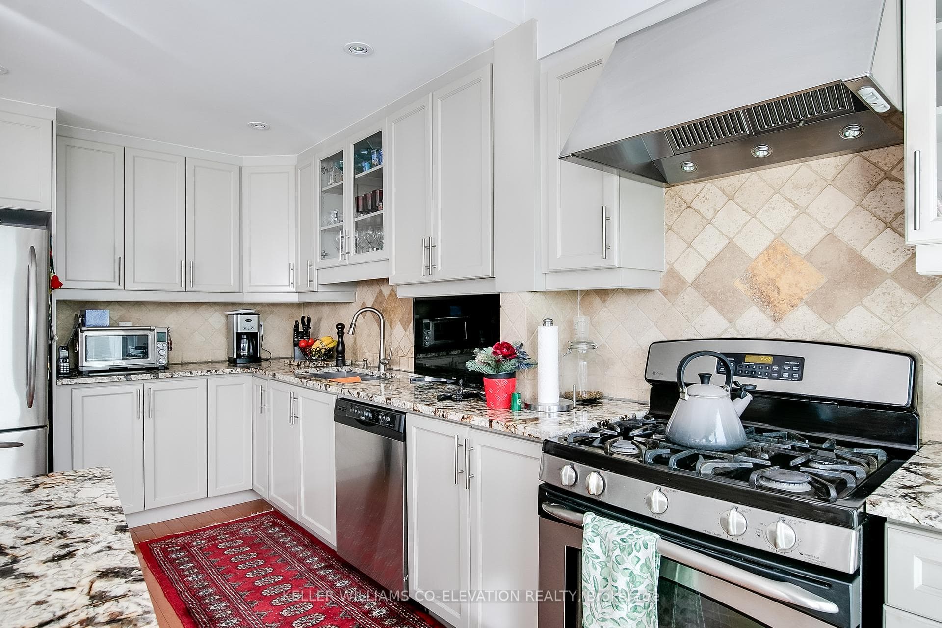 61 Eileen Avenue photo 16