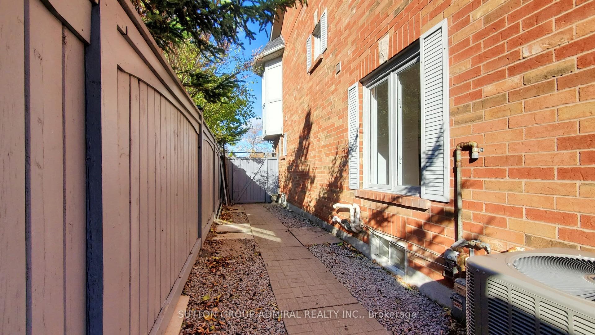 111 Kelso Crescent photo 24