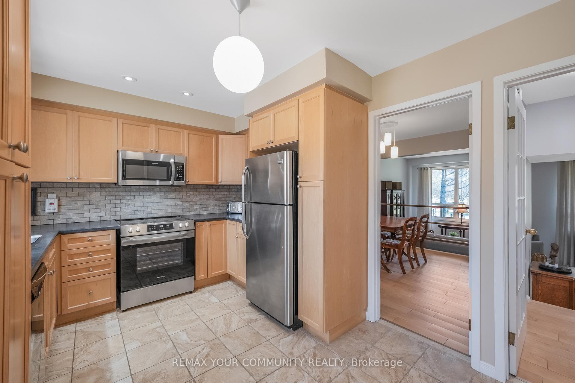 97 Poplar Crescent photo 16