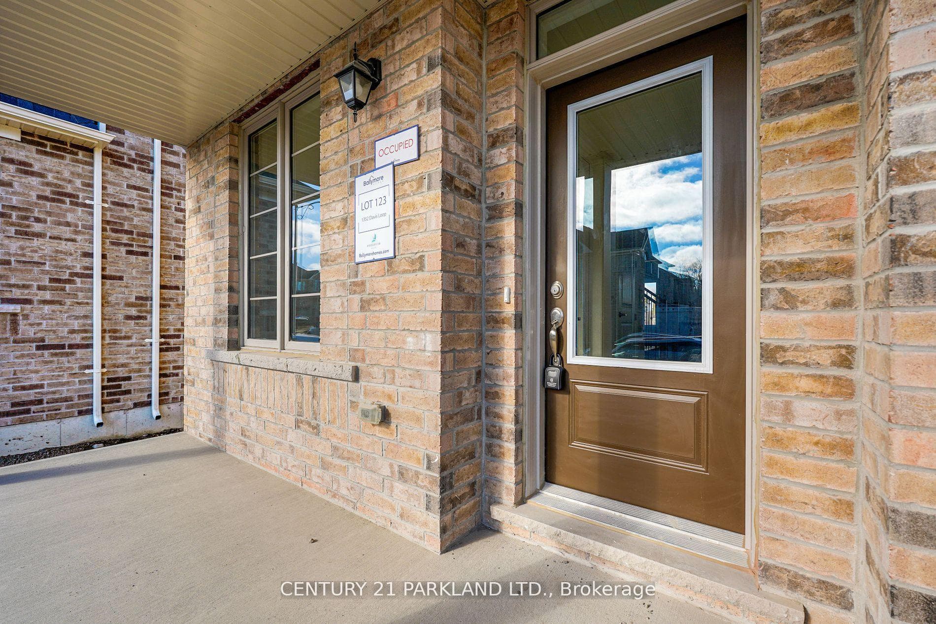 1352 Davis Loop photo 2