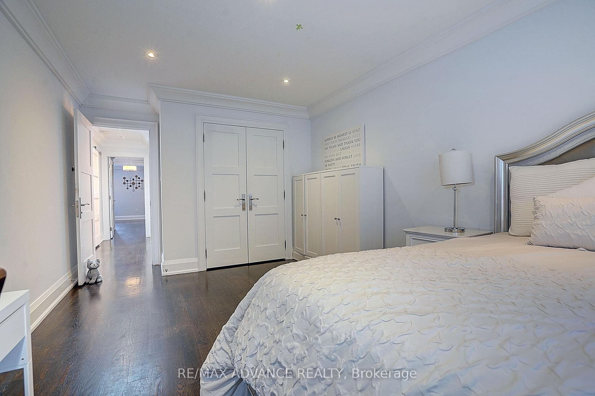 218 Cameron Avenue photo 29