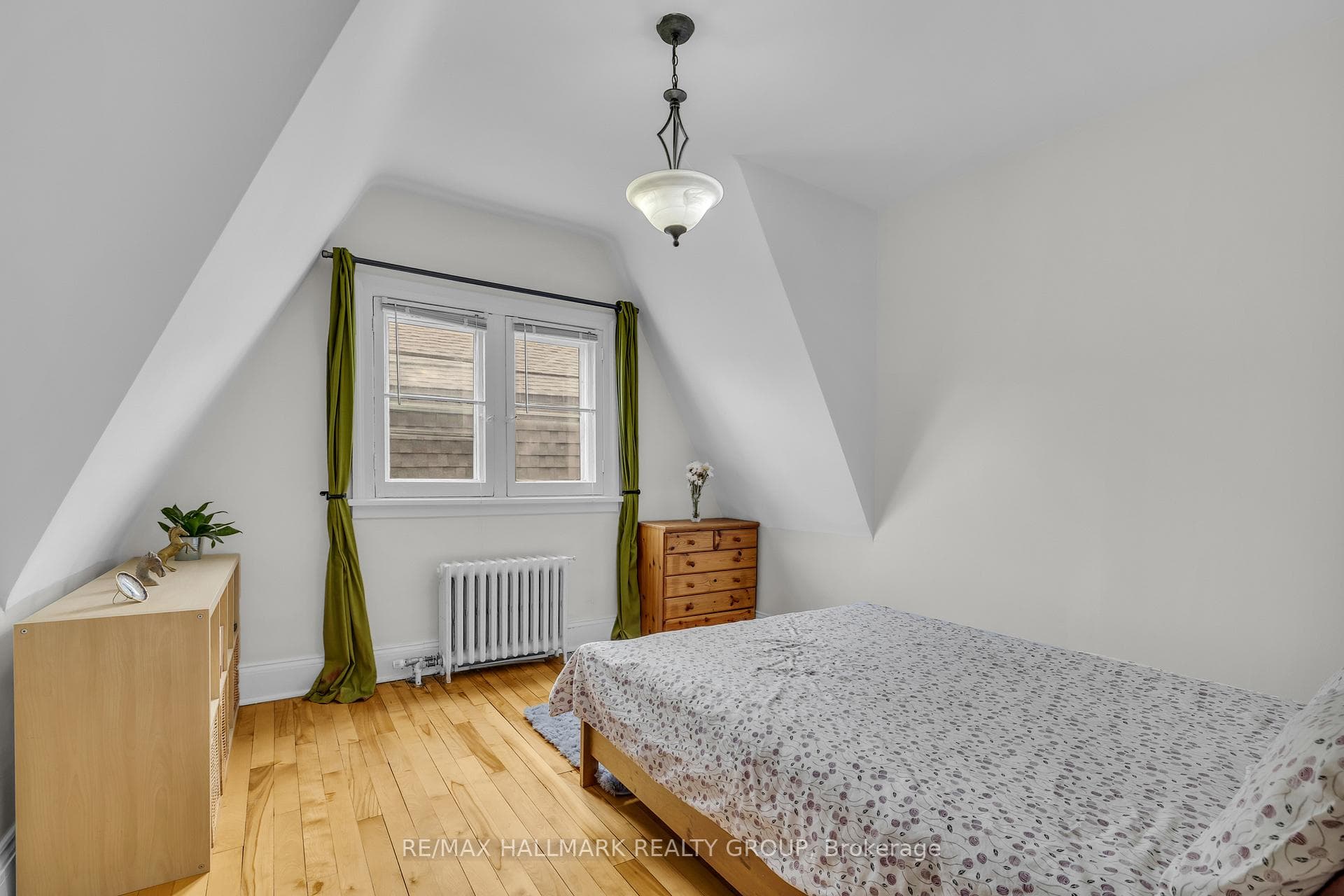 sixth bedroom