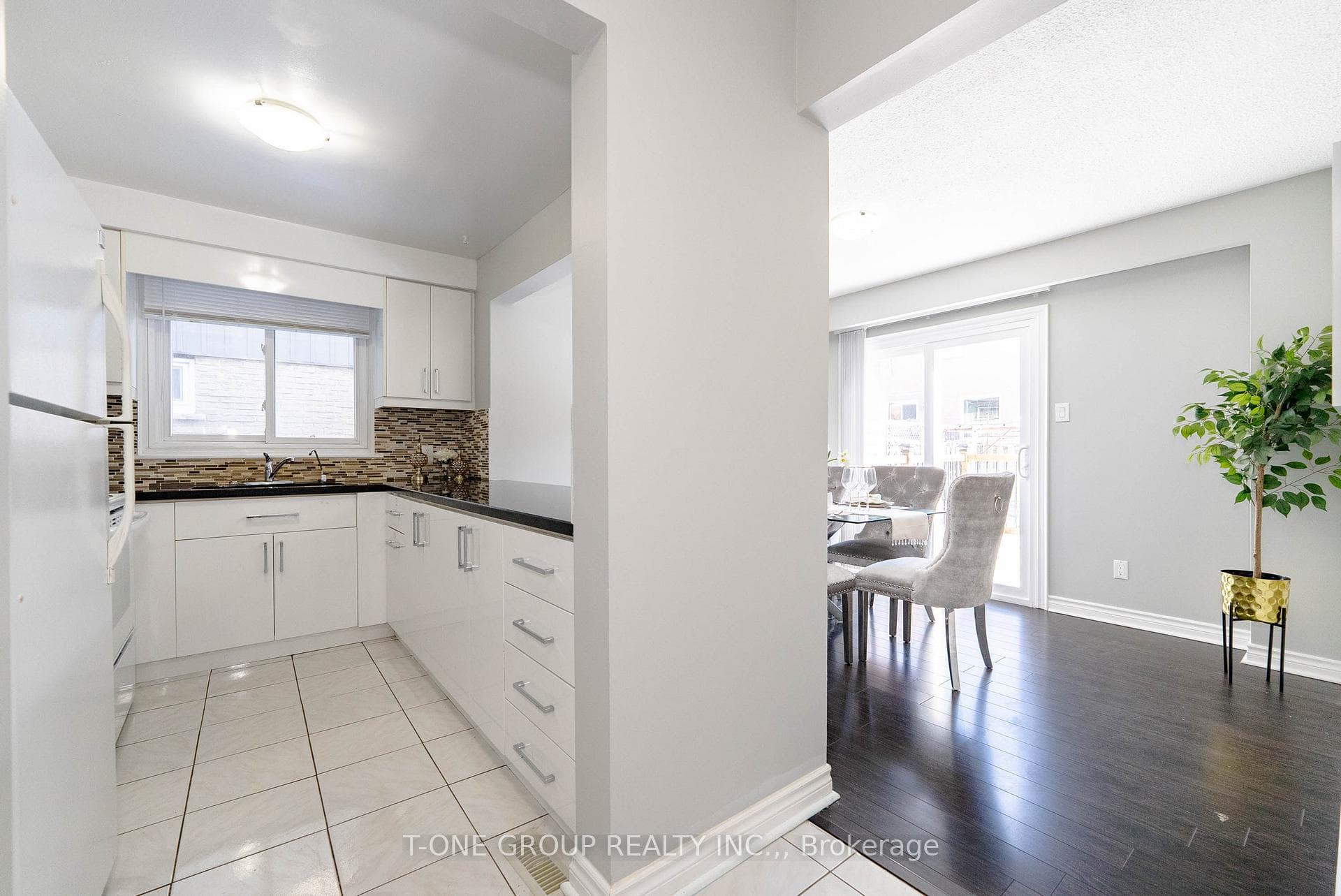 106 Homedale Drive photo 14