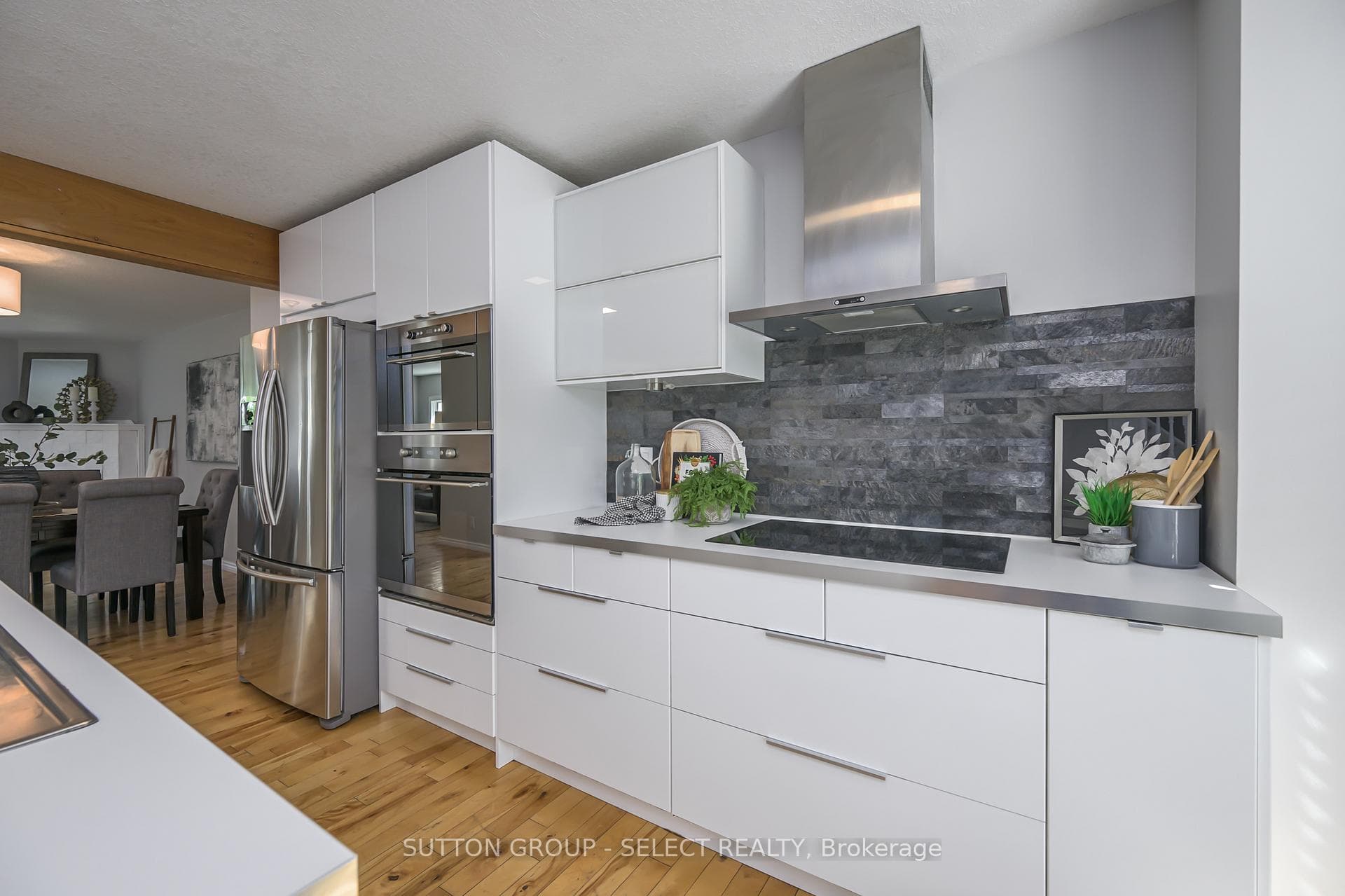 6 Moreau Crescent photo 11