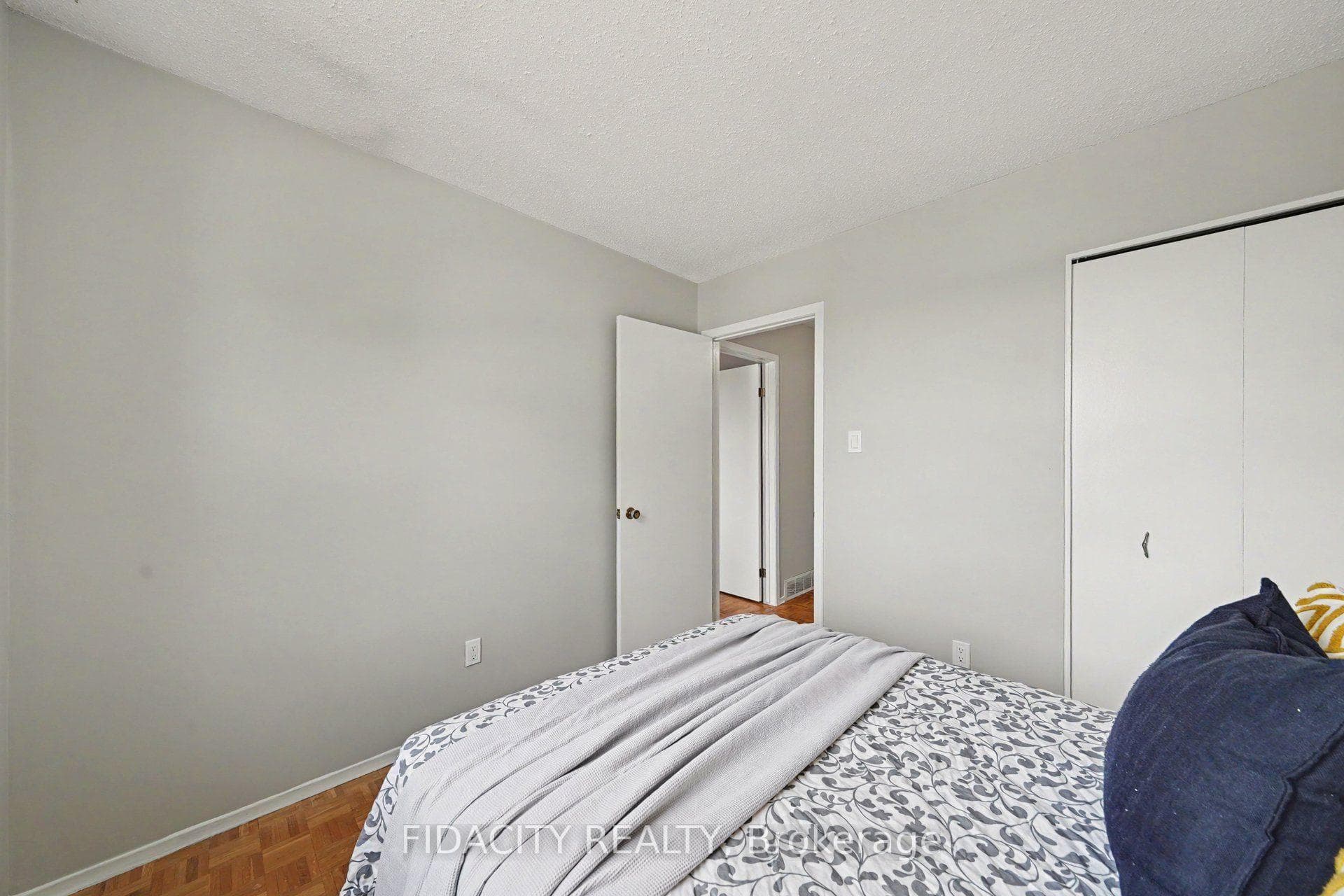 18 Ross Street photo 15