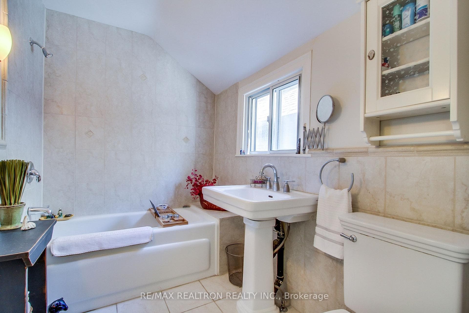 9 Herbert Avenue photo 17