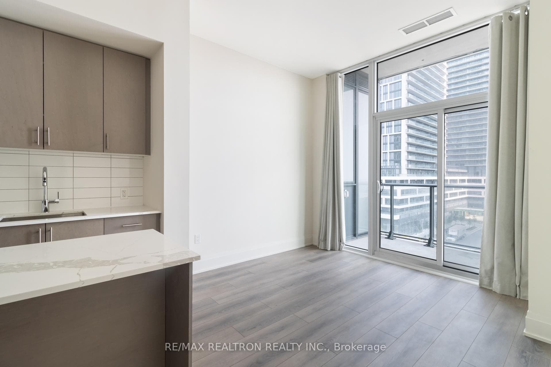9000 Jane Street Unit 620 photo 13