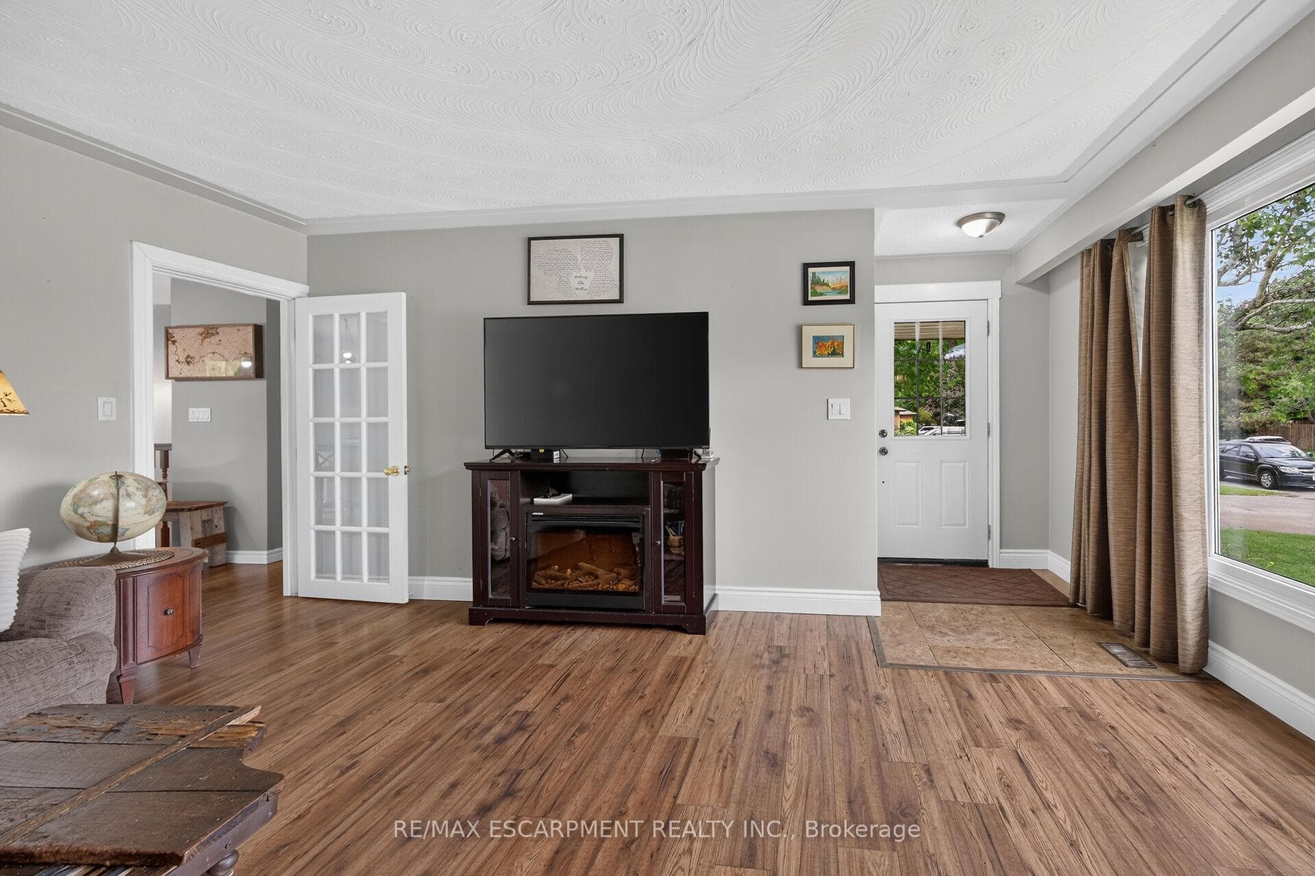251 Mackenzie Crescent photo 8