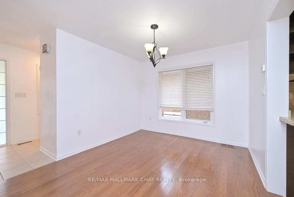 73 Kidd Crescent photo 7
