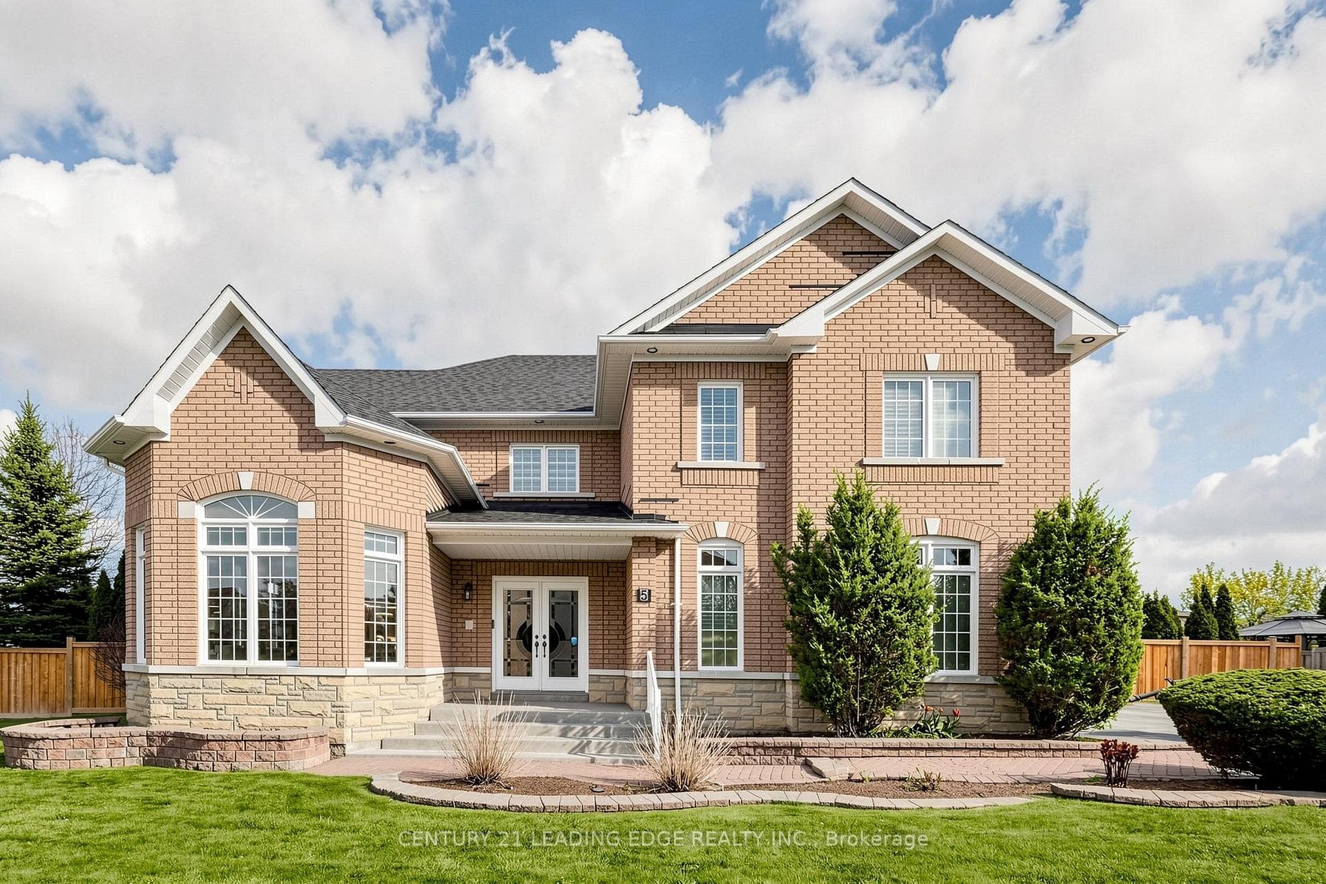 5 Lemsford Drive photo 2