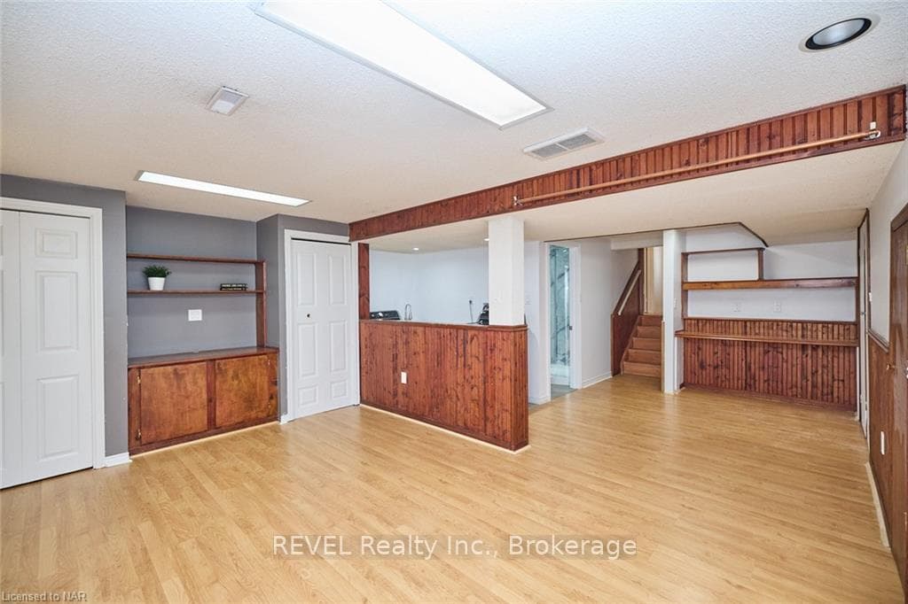 110 STRADA Boulevard photo 34