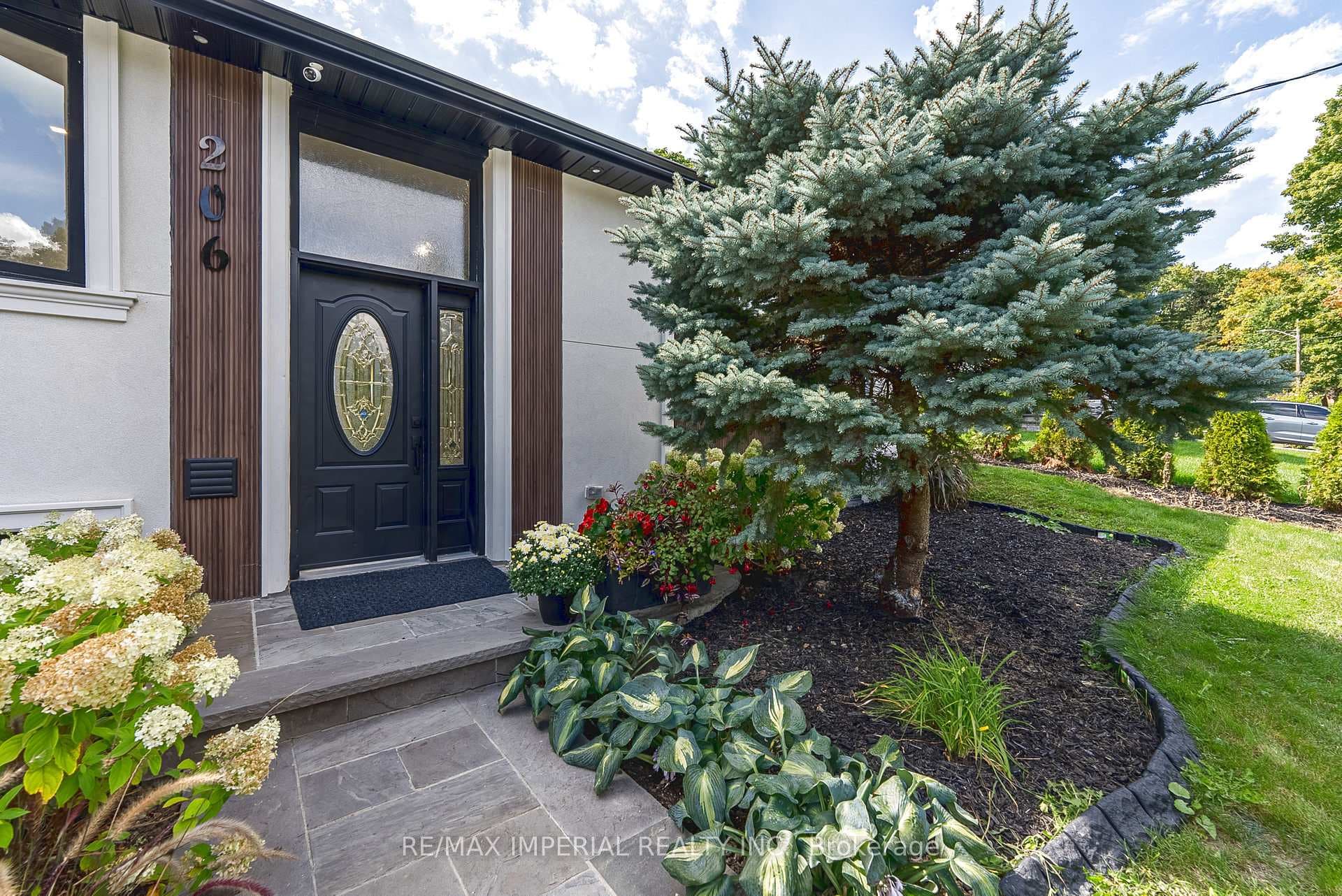 206 Richard Avenue photo 8