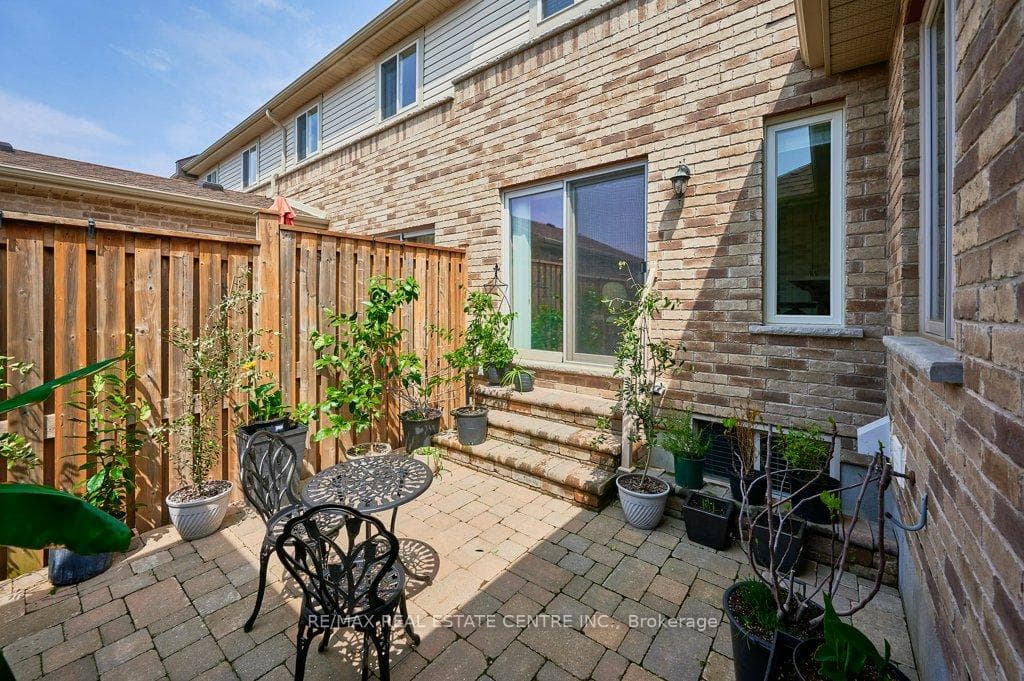 714 Victoria Road photo 39