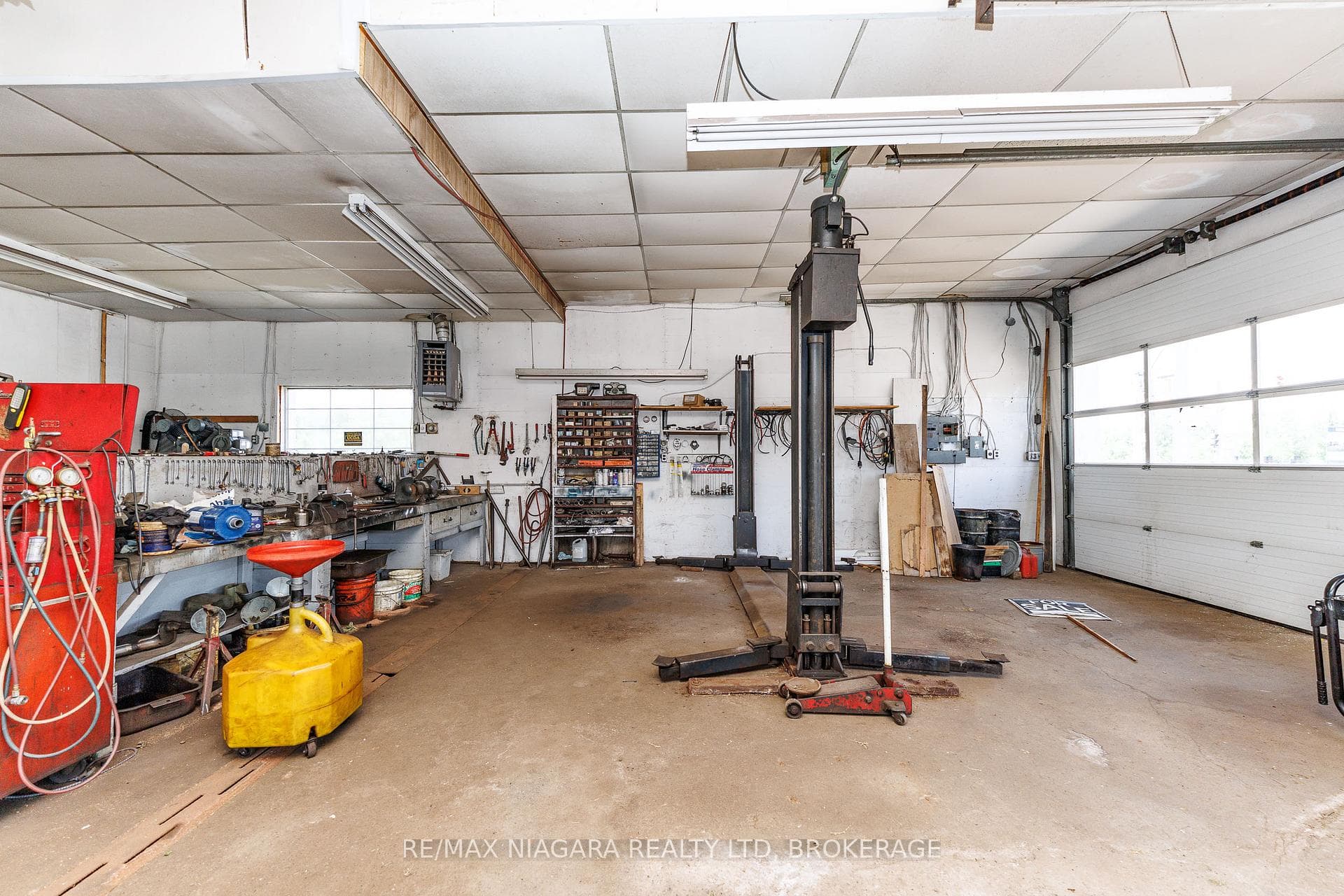 2342 sq ft Auto Shop