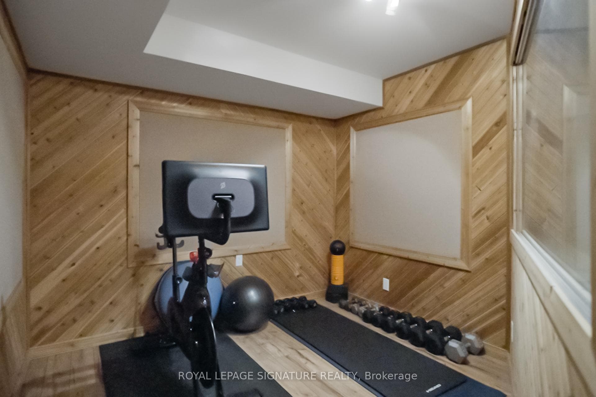 237 Bowood Avenue photo 33