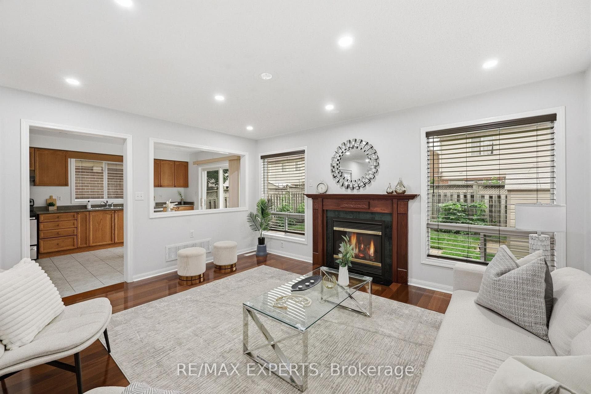 554 Caverhill Crescent photo 3