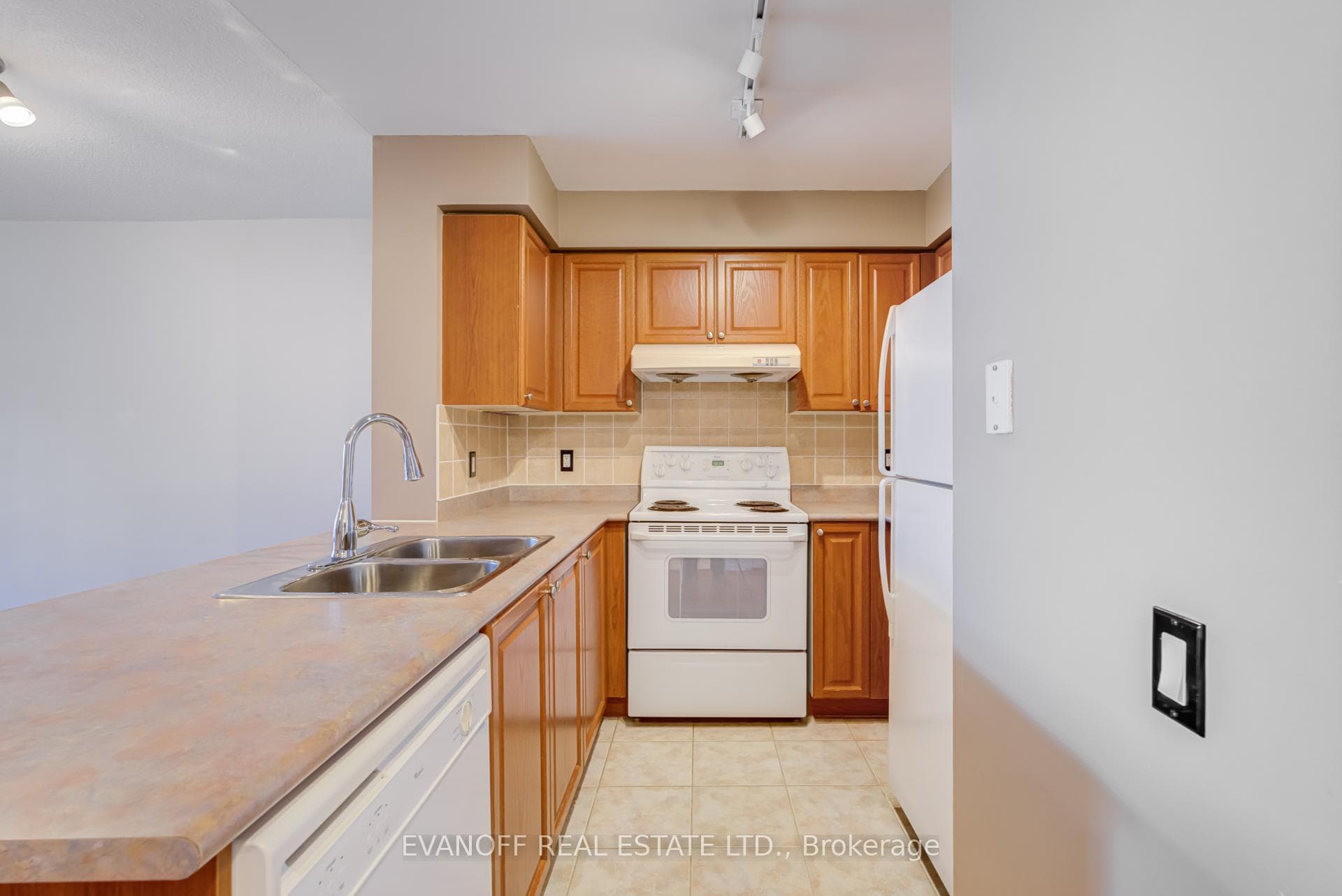 8 Mondeo Drive Unit 309 photo 7