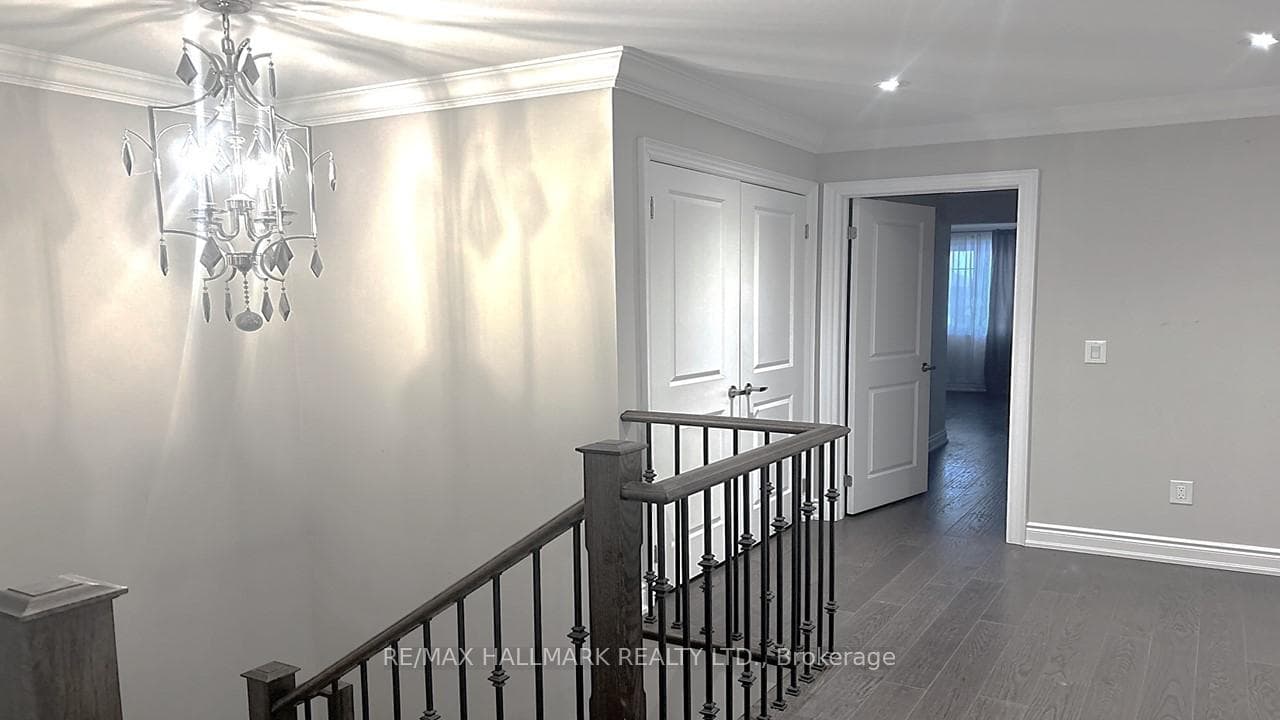 98 Hollowgrove Boulevard Unit Upper photo 5