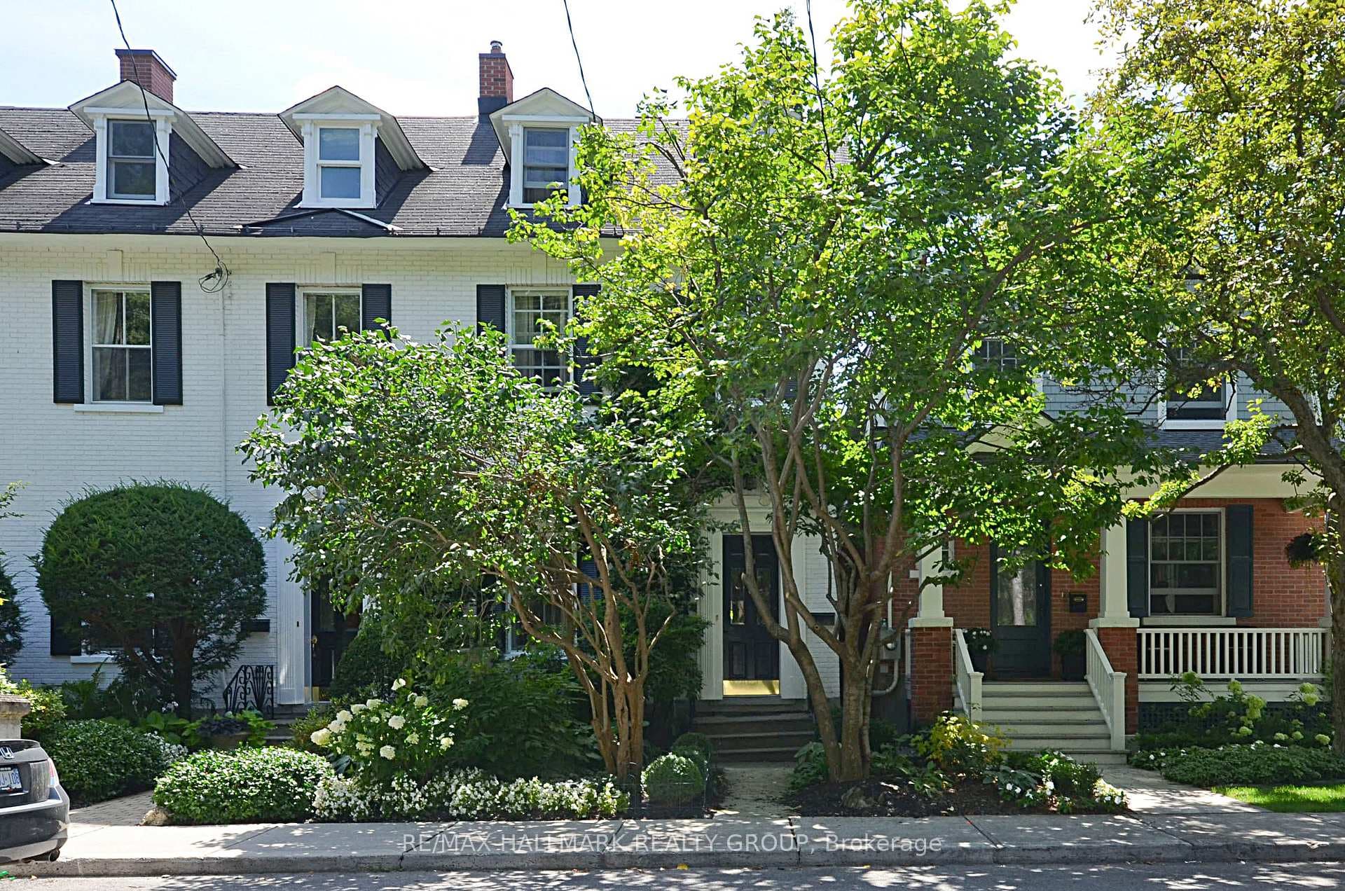 Summer Photos showing Landscaping