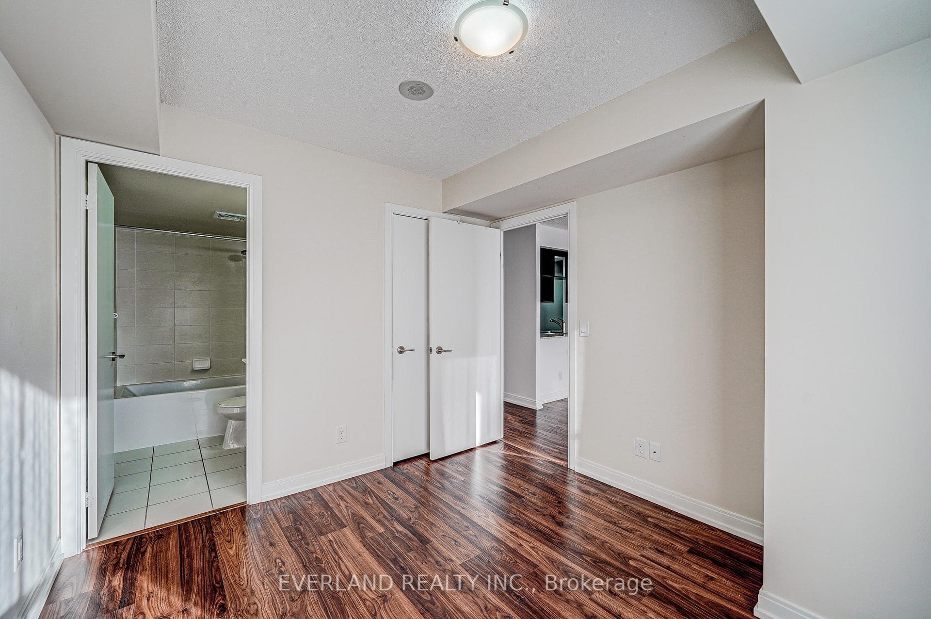 181 Village Green Square Unit 815 photo 16