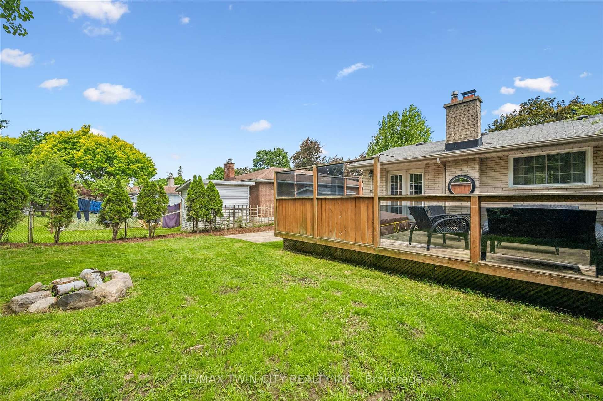 107 Queenston Drive photo 24
