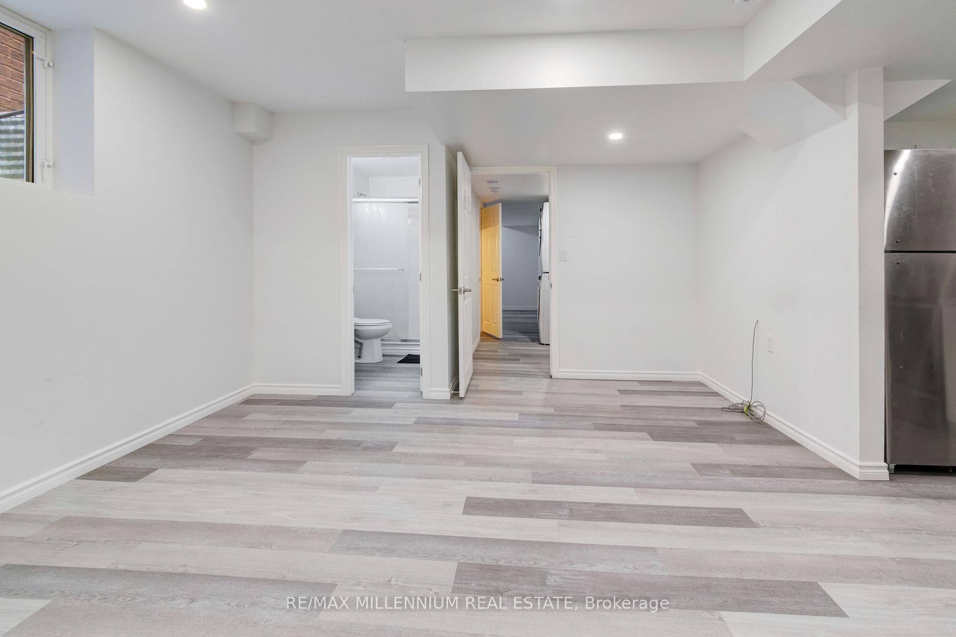 481 Bessborough Drive photo 17
