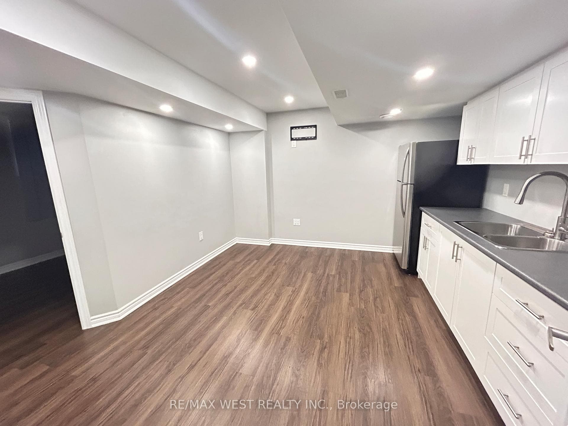 149 Sharpe Crescent photo 5