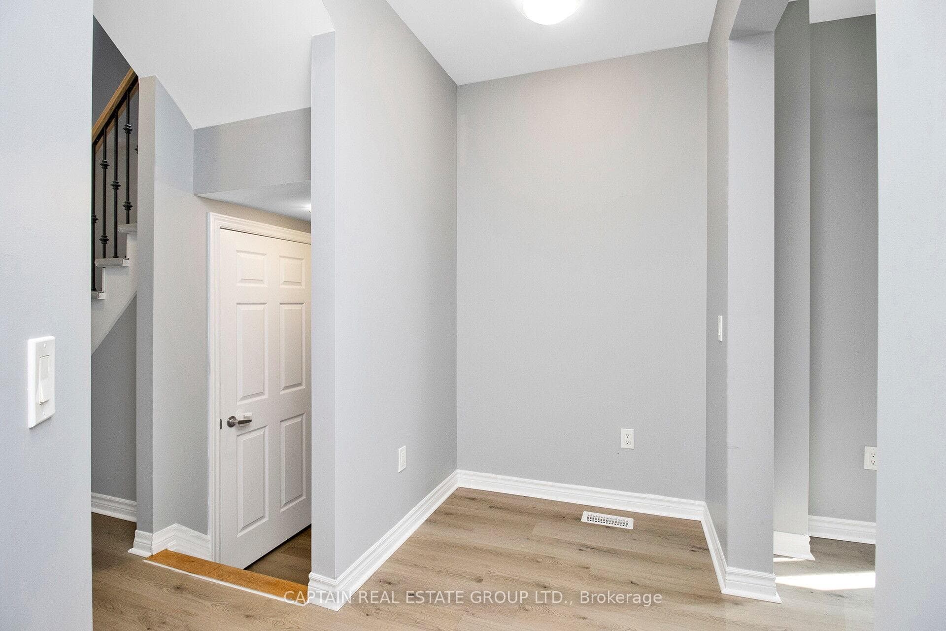 232 Ridley Crescent photo 7