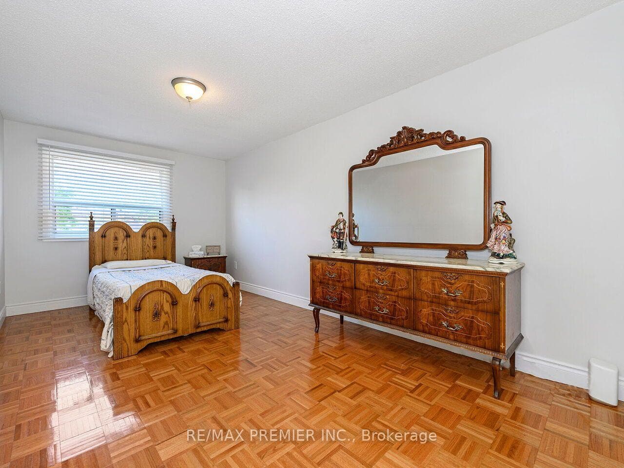 33 Laurel Valley Court photo 24