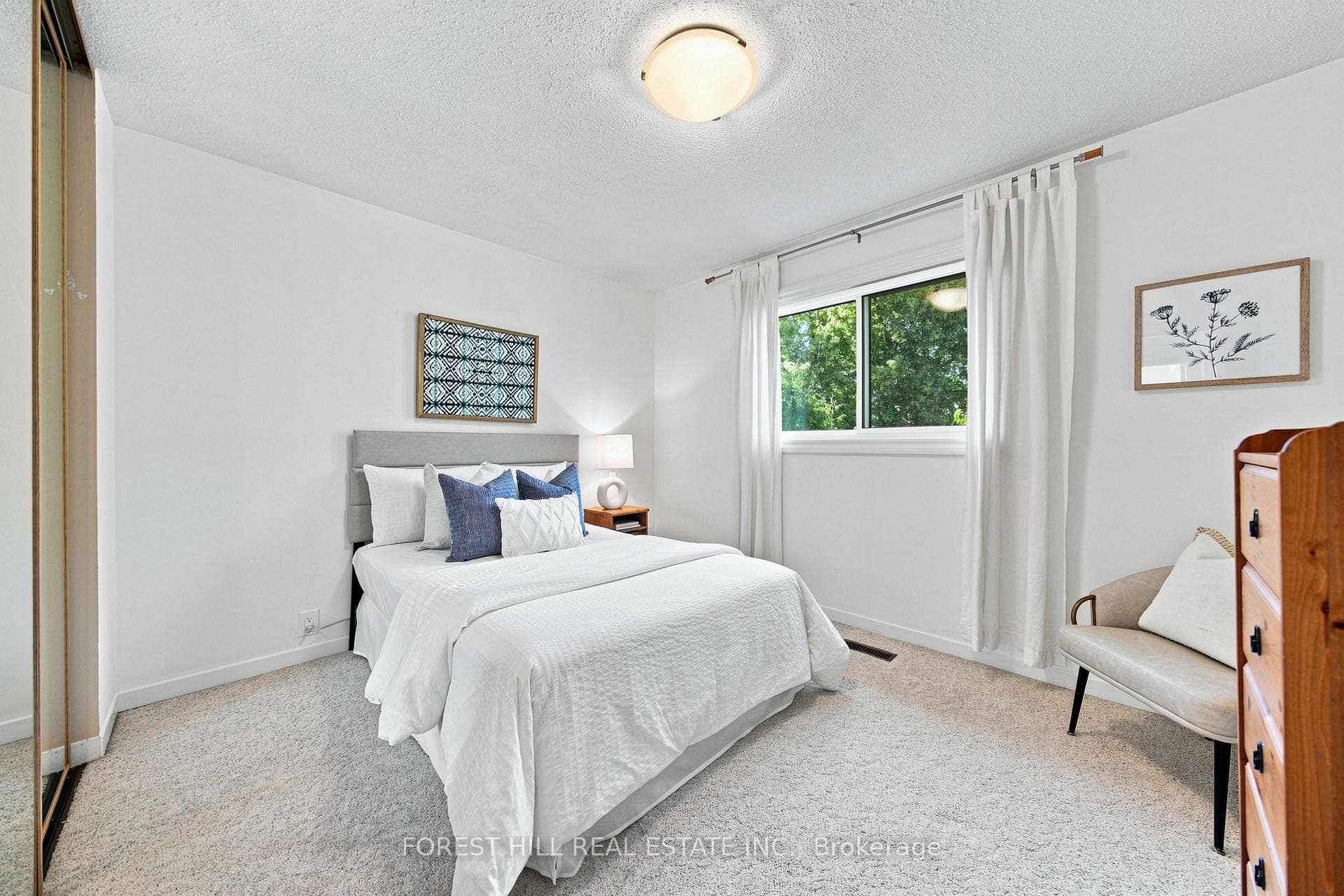 84 Kings College Road photo 24