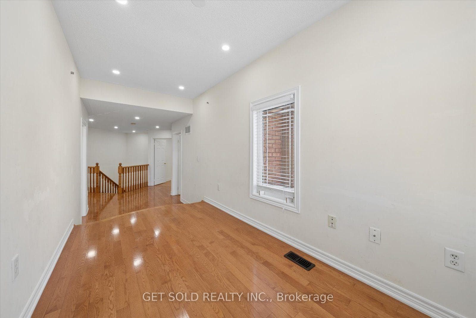 135 Earlsbridge Boulevard photo 25