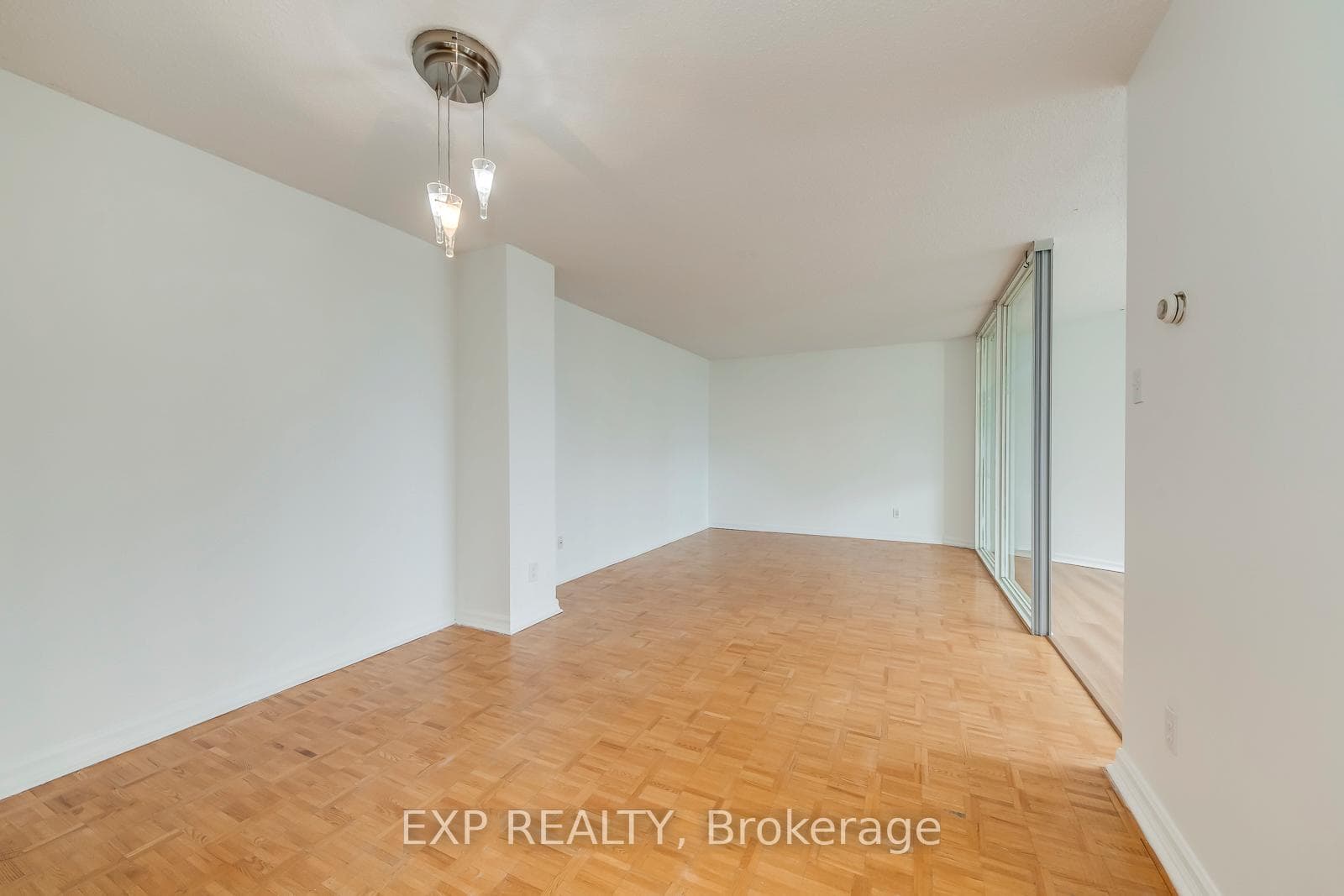 3700 Kaneff Crescent Unit 1705 photo 13