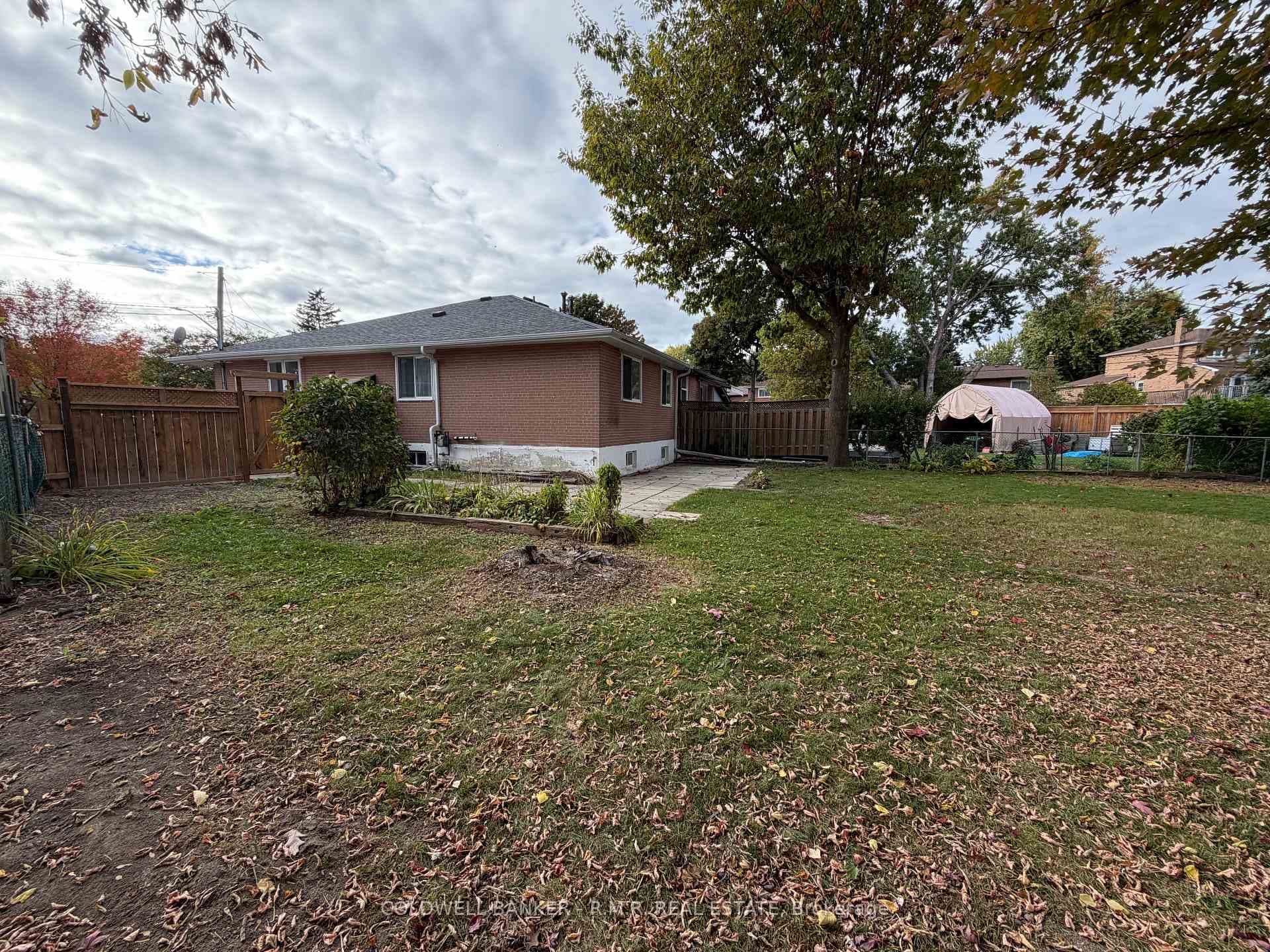 275 Silverbirch Drive photo 28