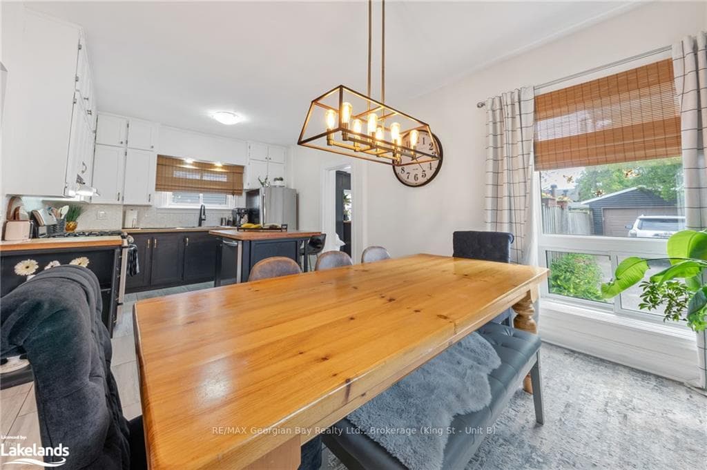 354 QUEEN Street photo 11