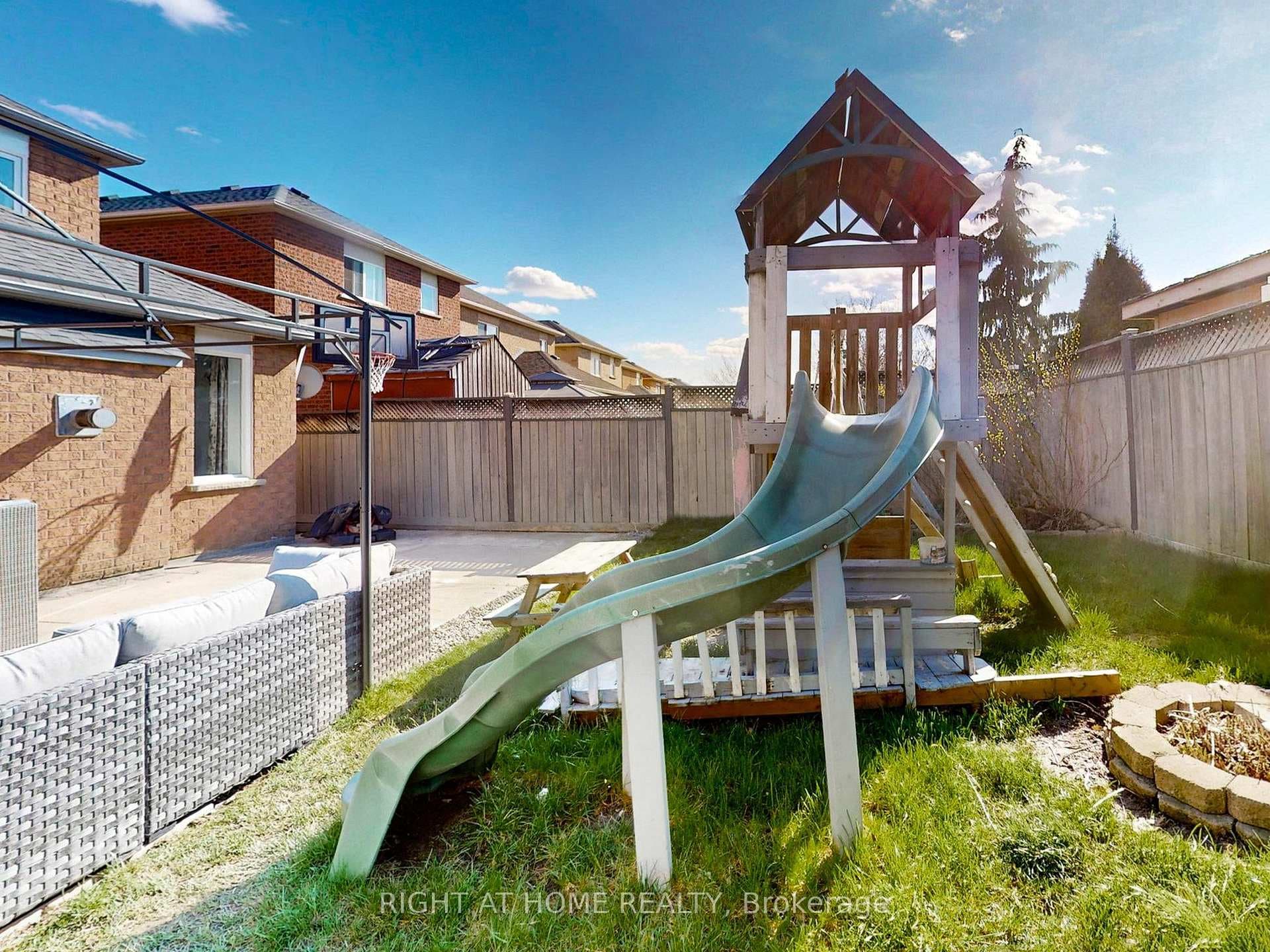 16 Castelli Court photo 34