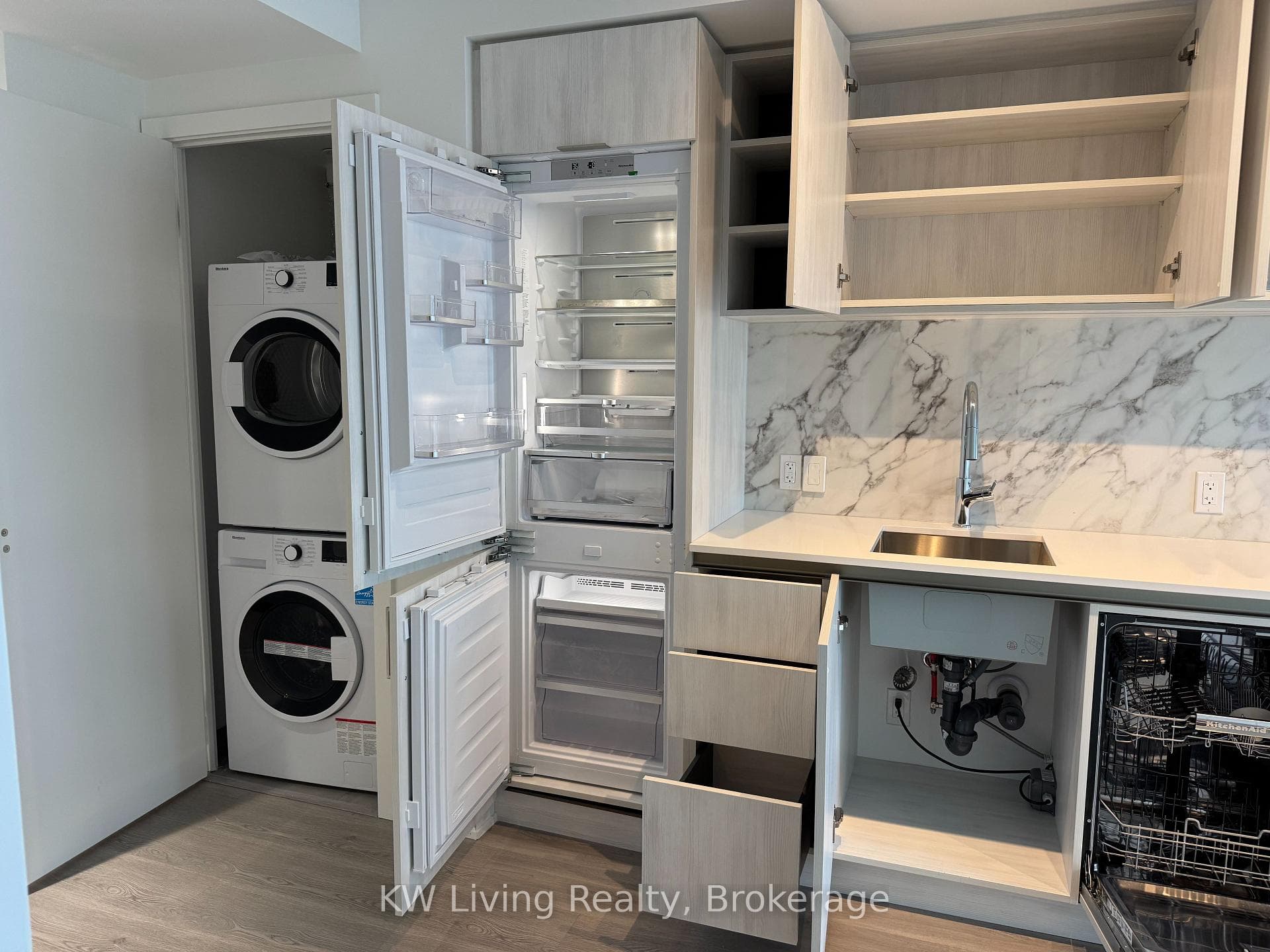 8 Wellesley Street Unit 4102 photo 11