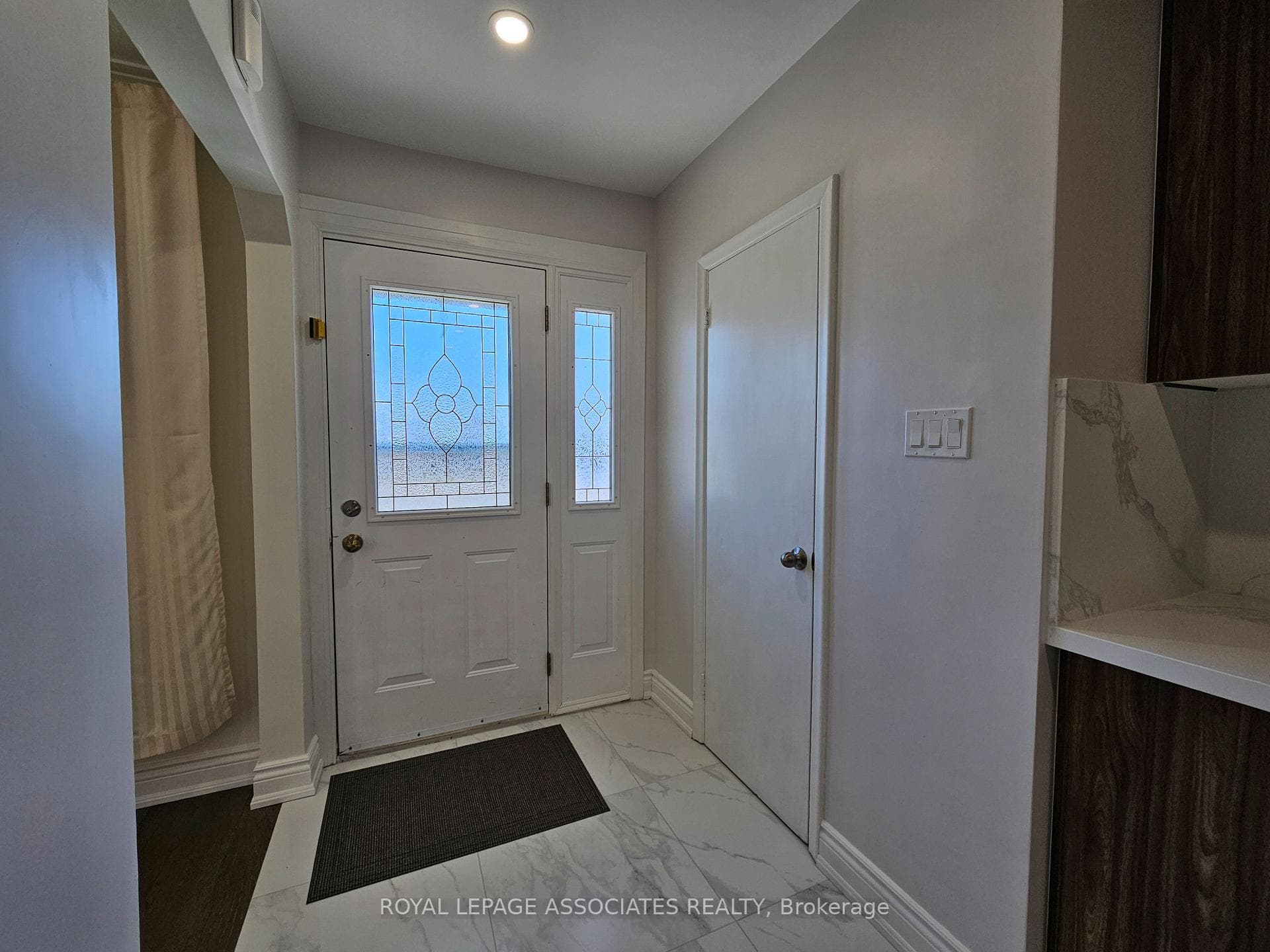 1124 Warden Avenue Unit Main photo 5