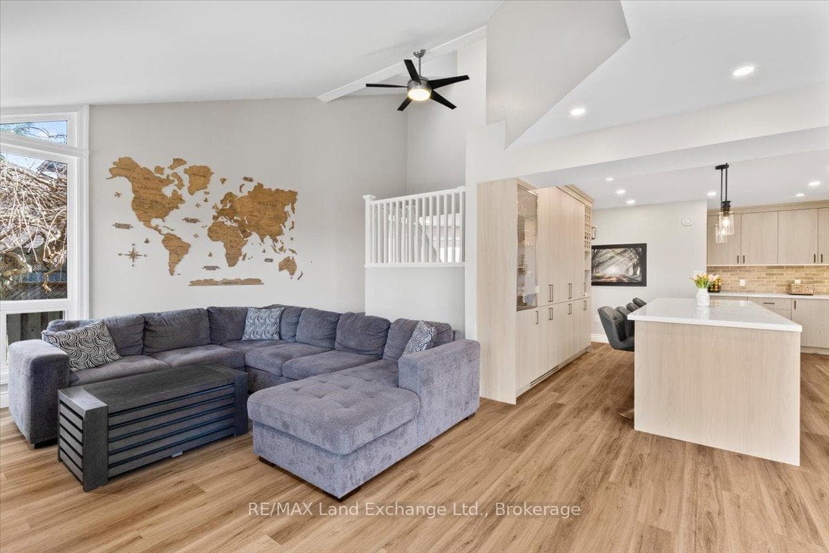 471 Joseph Street photo 12