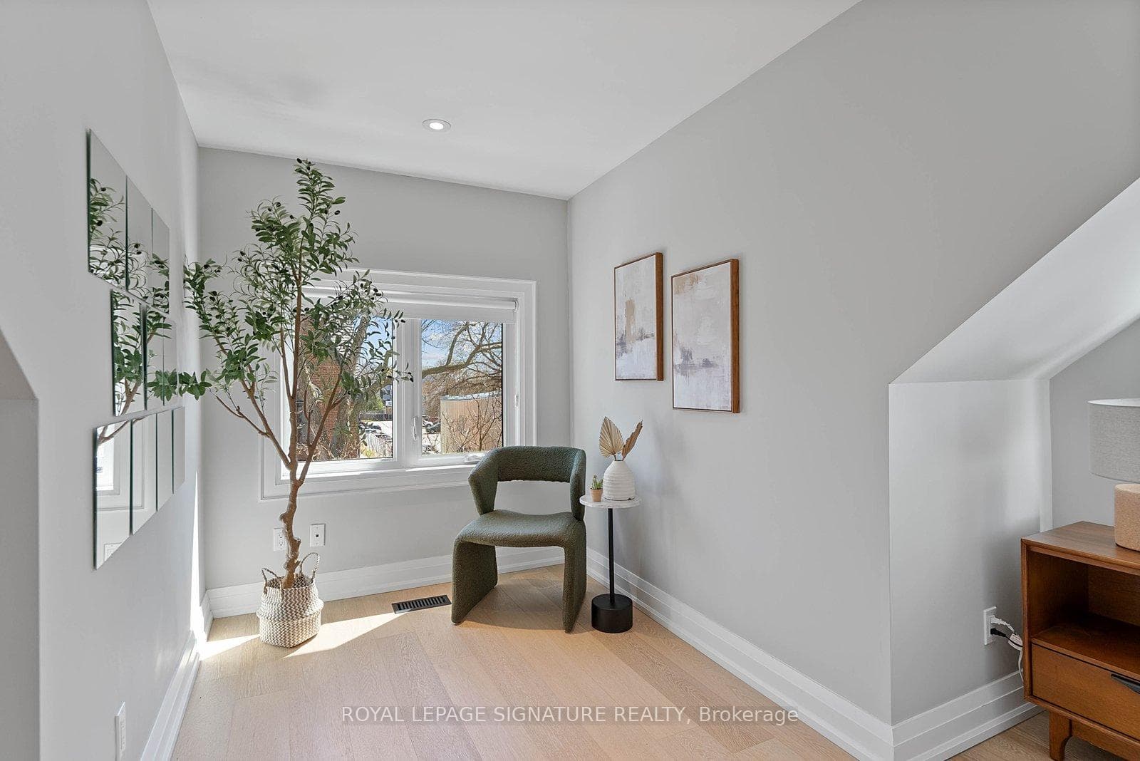 100 Sussex Avenue photo 19