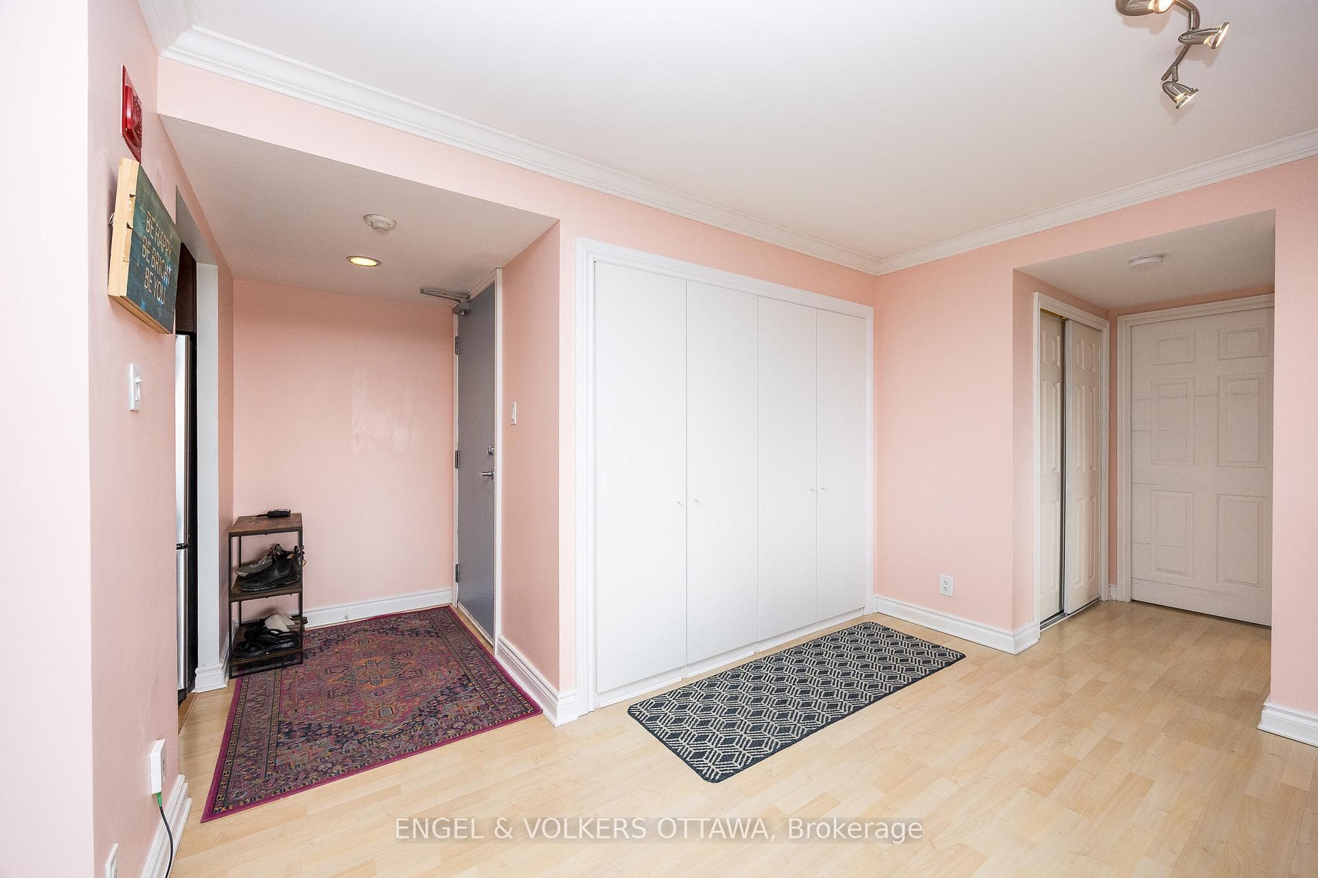 45 Holland Avenue Unit 607 photo 7