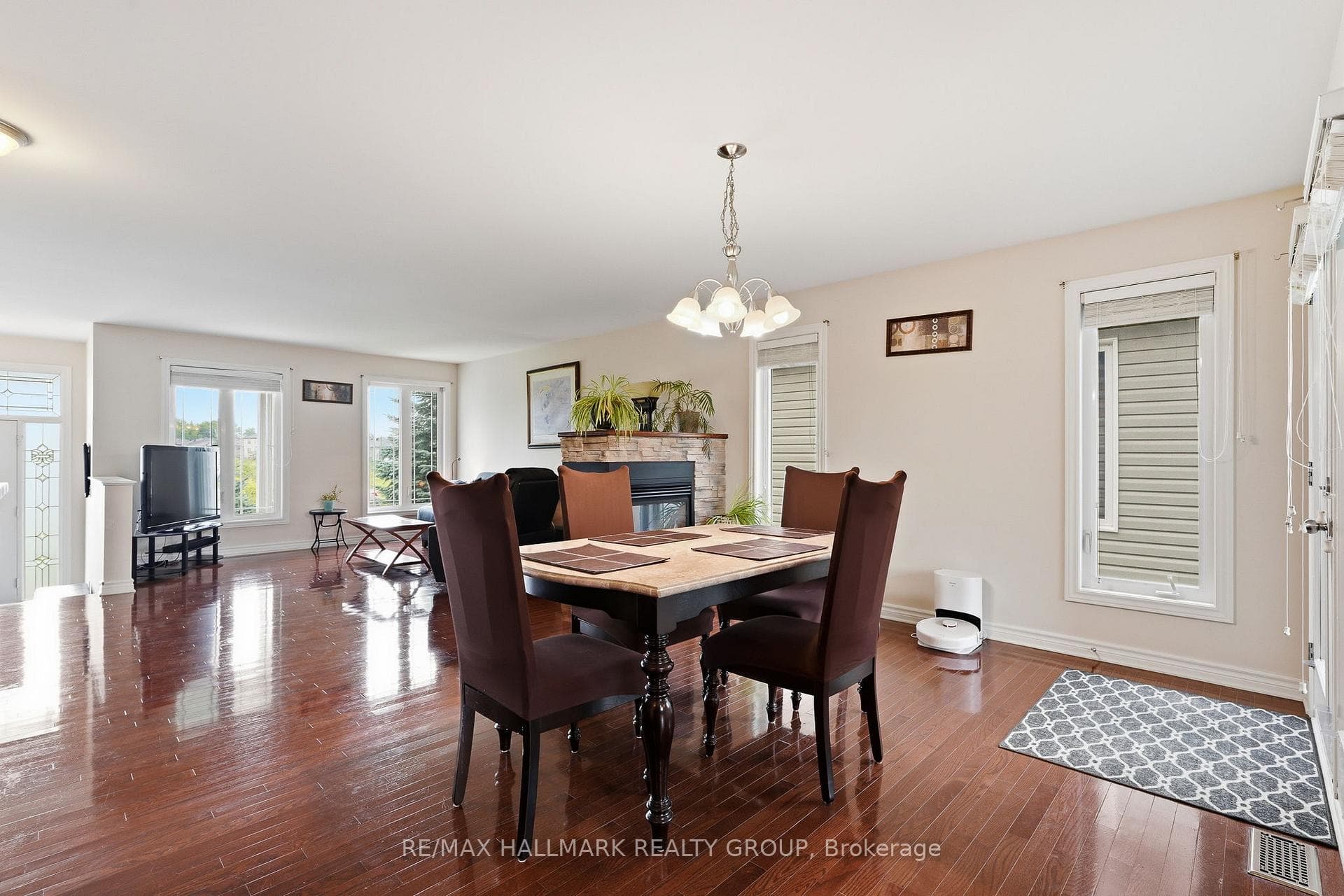 127 CASTEL Street photo 10