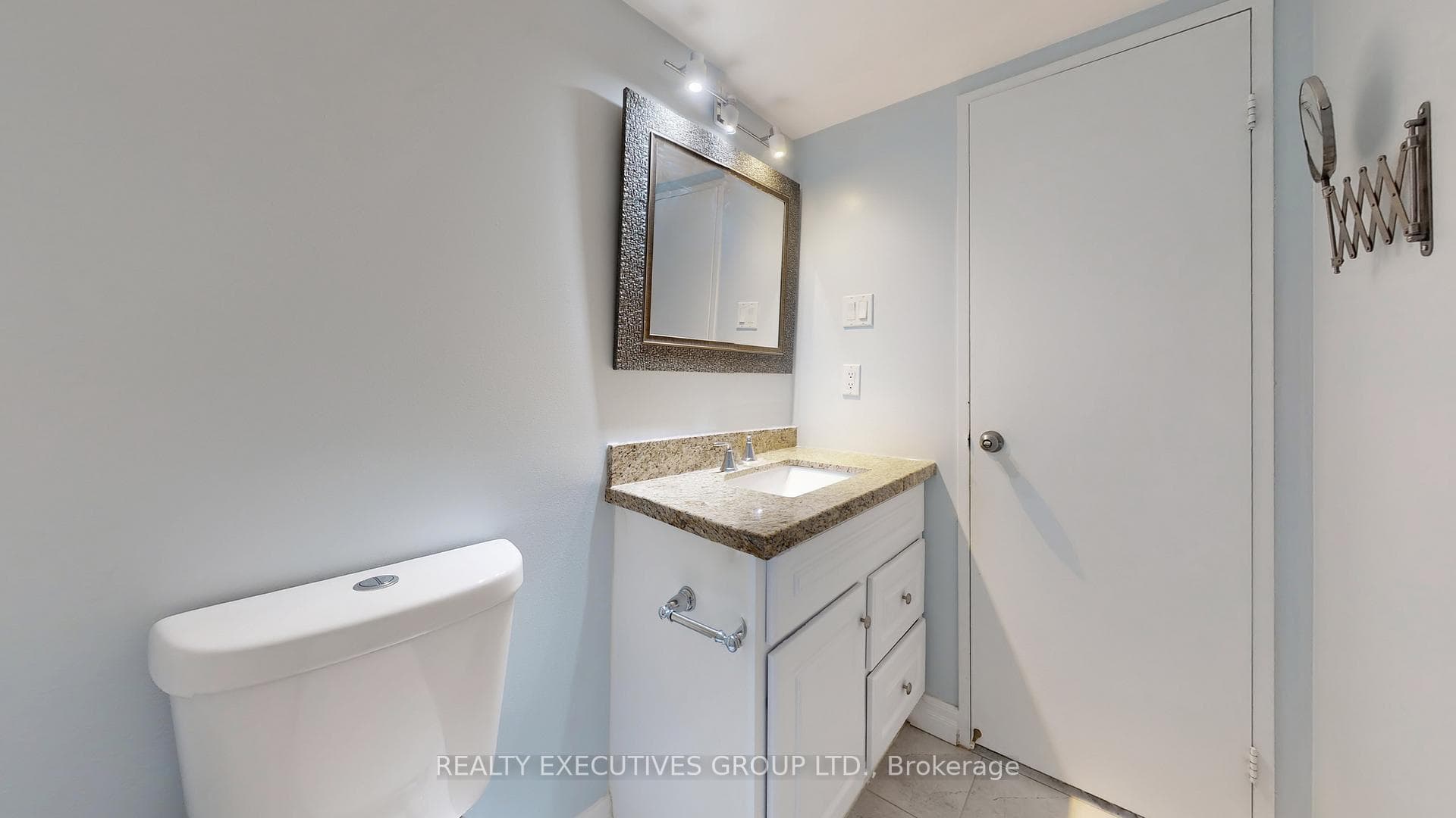 8111 Yonge Street Unit 902 photo 28