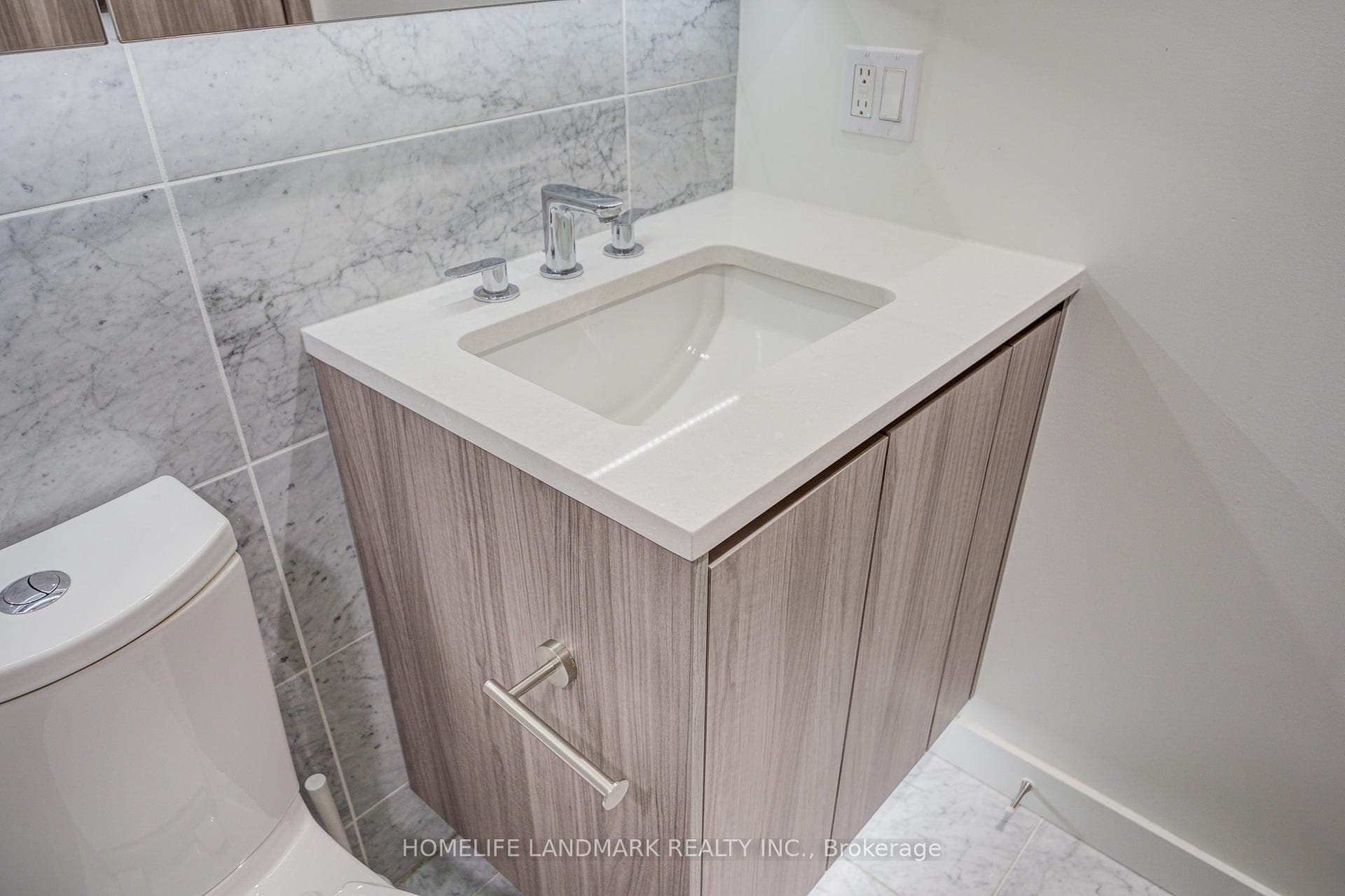 85 Mcmahon Drive Unit 2303 photo 11