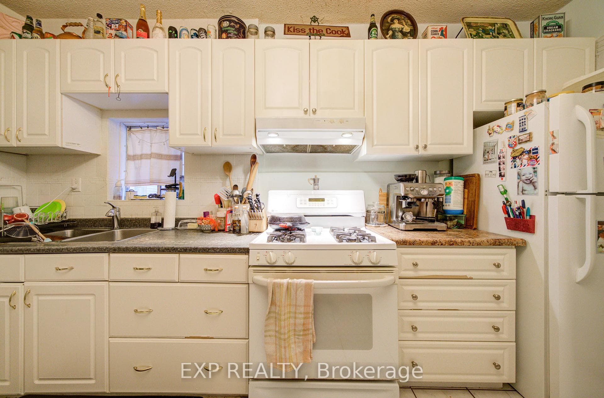 80 Uxbridge Avenue photo 12