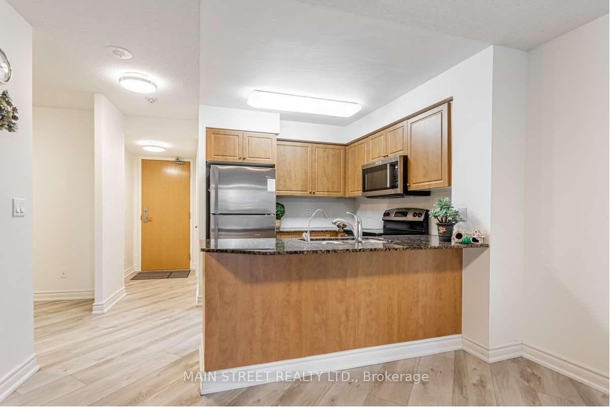 509 Beecroft Road Unit 816 photo 14
